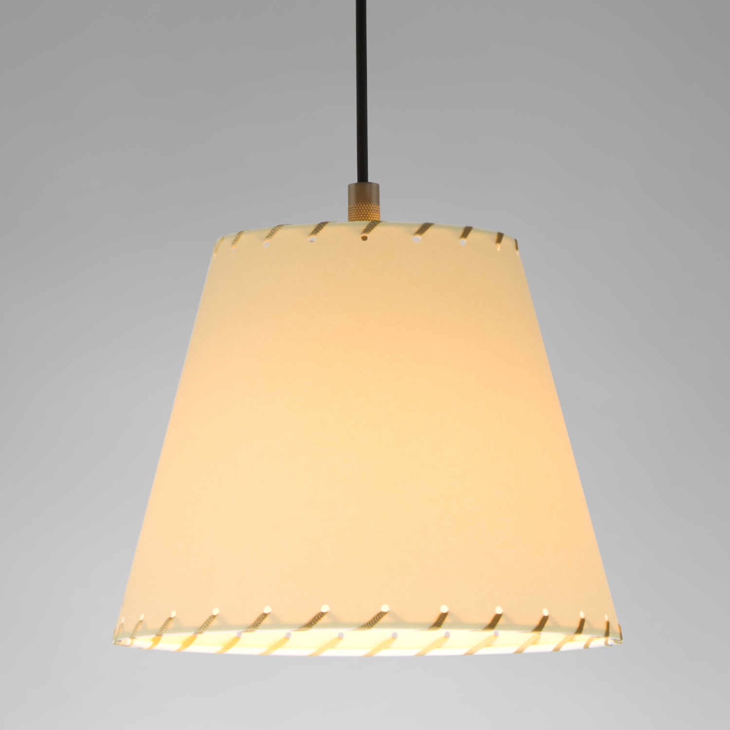 Sísísí cónicas MT1 LED Pendelleuchte, Lampenschirm beige von Santa & Cole