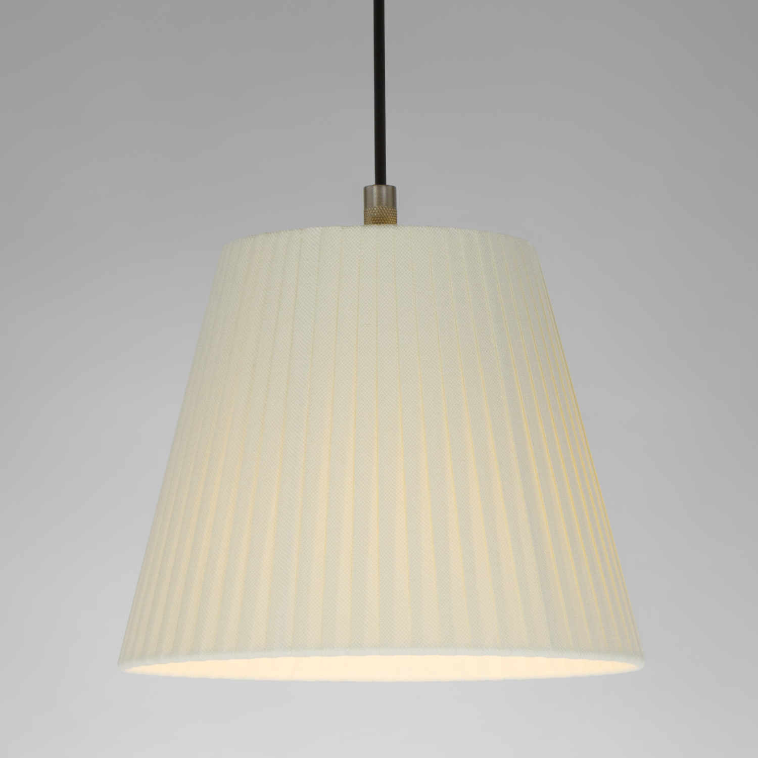 Sísísí cónicas PT1 LED Pendelleuchte, Lampenschirm natur Sísísí cónicas PT1 LED Pendelleuchte, Lampenschirm natur von Santa & Cole