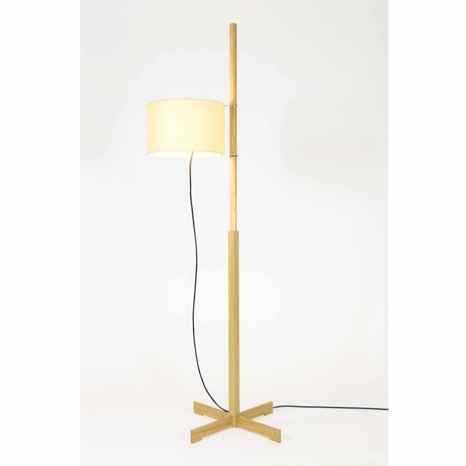 TMM LED Stehleuchte, Lampenschirm beige, Struktur buche TMM LED Stehleuchte, Lampenschirm beige, Struktur buche von Santa & Cole