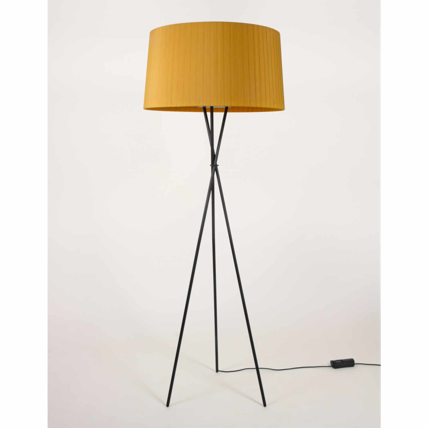 Tripode G5 LED Stehleuchte, Lampenschirm senf Tripode G5 LED Stehleuchte, Lampenschirm senf von Santa & Cole
