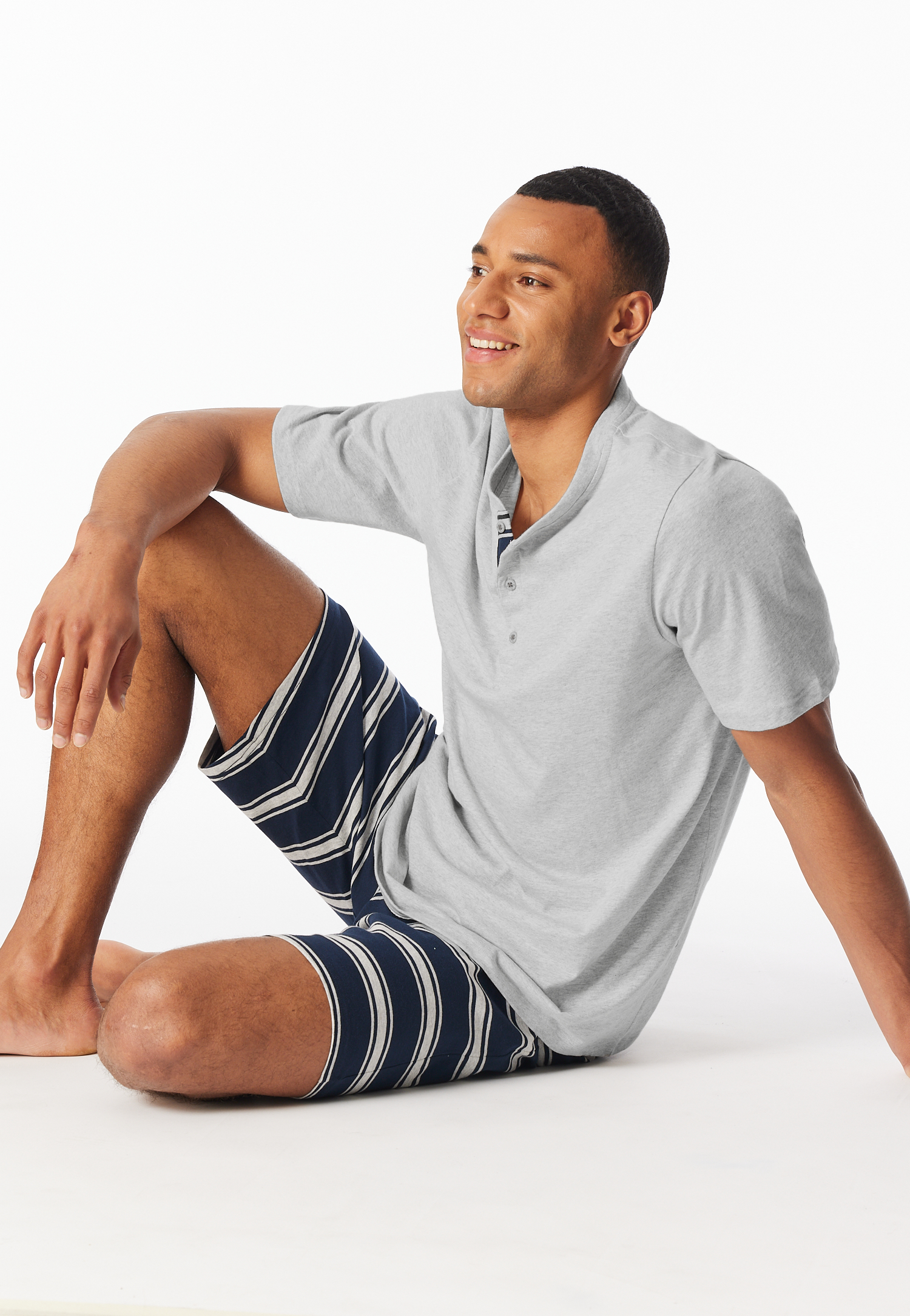 Schlafanzug kurz Knopfleiste Ringel hellgrau meliert - Casual Nightwear 50 Schlafanzug kurz Knopfleiste Ringel hellgrau meliert - Casual Nightwear 50 von Schiesser
