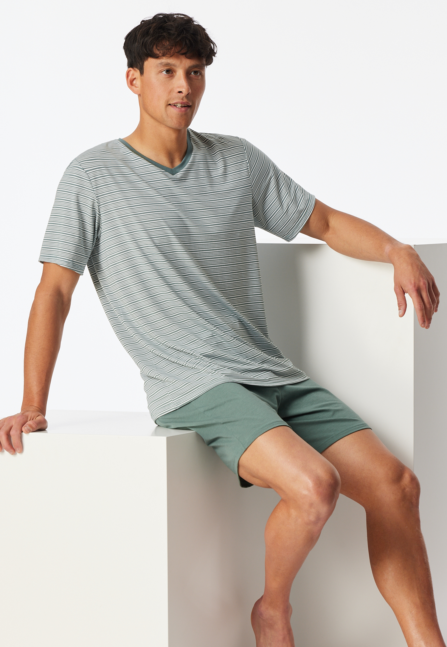 Schlafanzug kurz Ringel V-Ausschnitt khaki - Long Life Soft 54 Schlafanzug kurz Ringel V-Ausschnitt khaki - Long Life Soft 54 von Schiesser