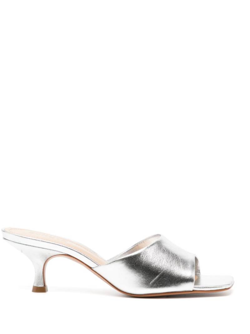 Schutz 75mm metallic mules - Silver von Schutz