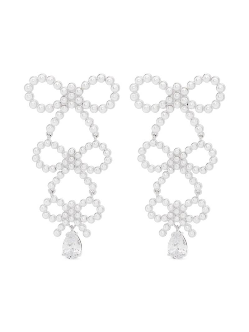 Self-Portrait tiered pearl bow earrings - Silver von Self-Portrait