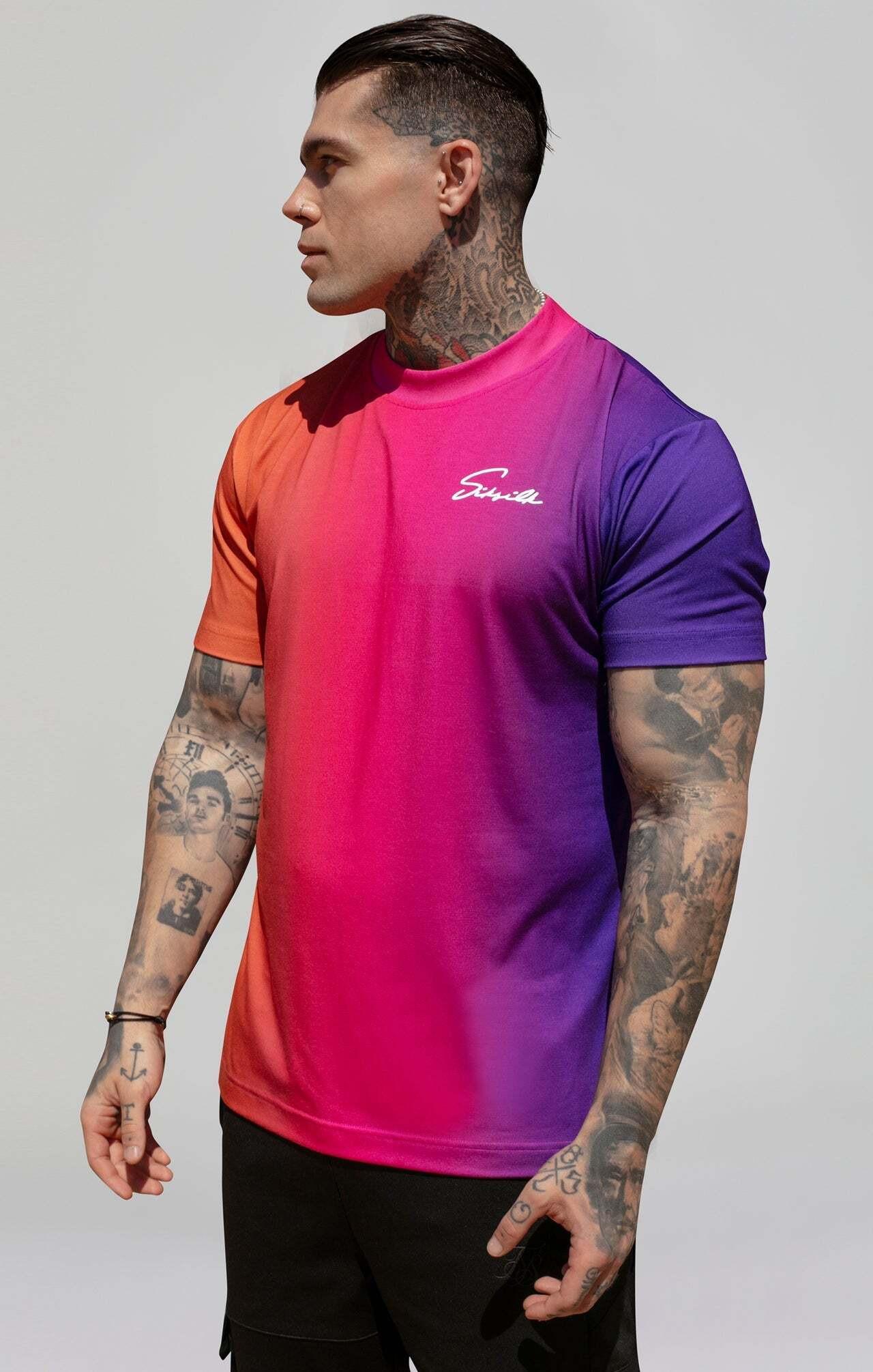 Sik Silk - T-Shirt Script Fade in Pink, Purple, für Herren, Multicolor, Größe L von Sik Silk