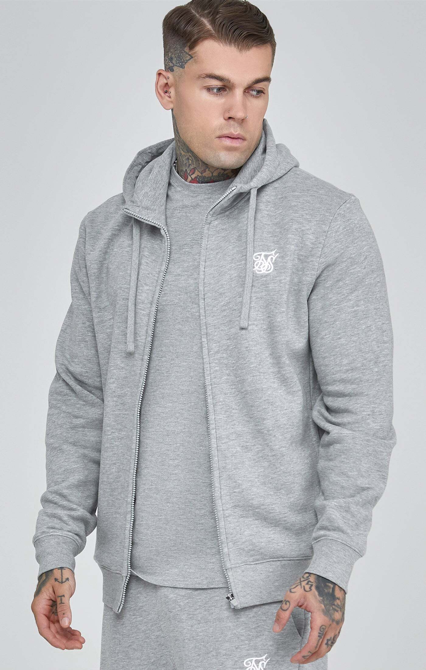 Siksilk Kapuzenpullover »Siksilk Sweatjacken Essentials Full Zip Hoodie« Siksilk Kapuzenpullover »Siksilk Sweatjacken Essentials Full Zip Hoodie« von SikSilk