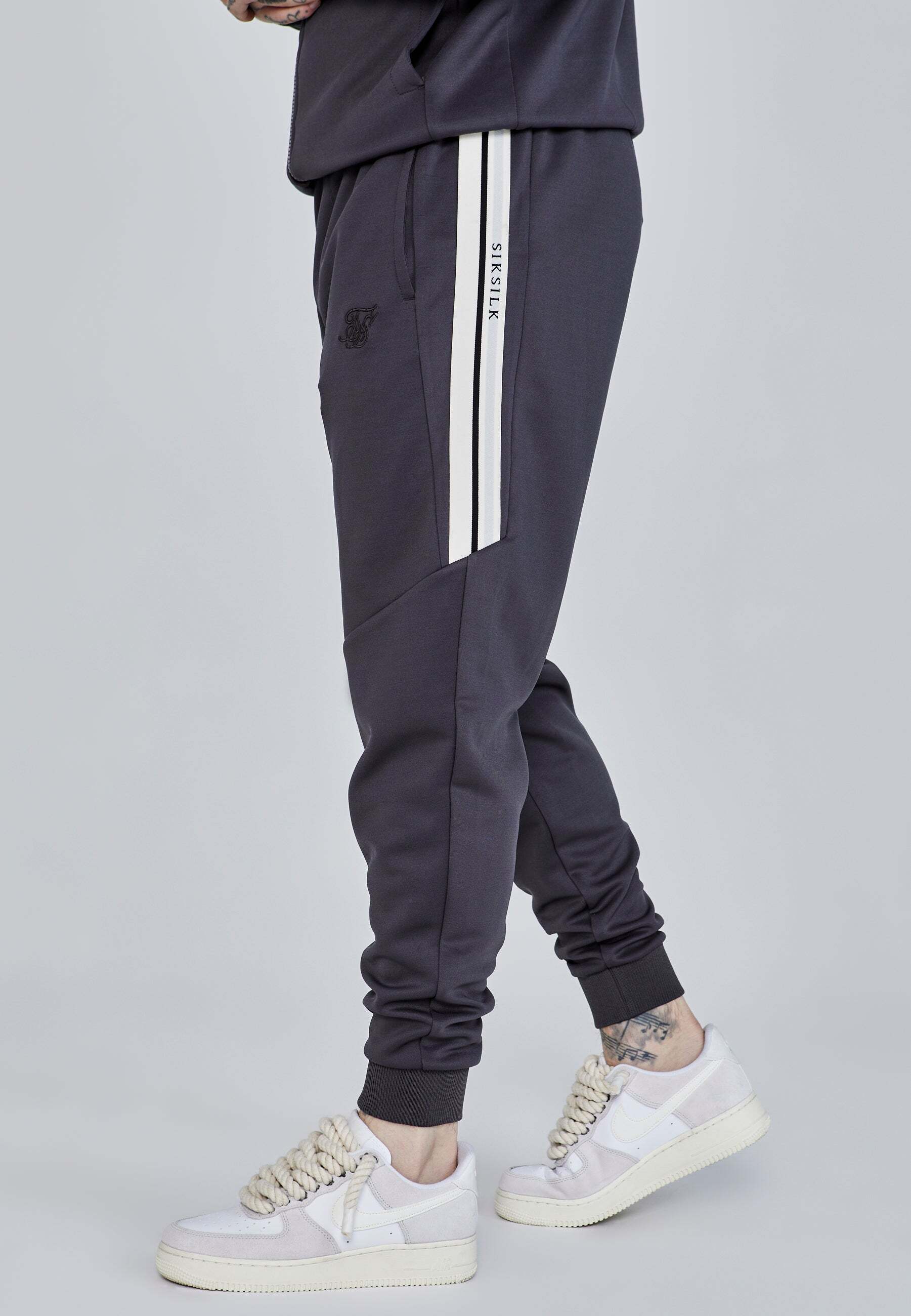 Siksilk Jogginghose »Siksilk Jogginghose Relaxed Fit Joggers« Siksilk Jogginghose »Siksilk Jogginghose Relaxed Fit Joggers« von Siksilk