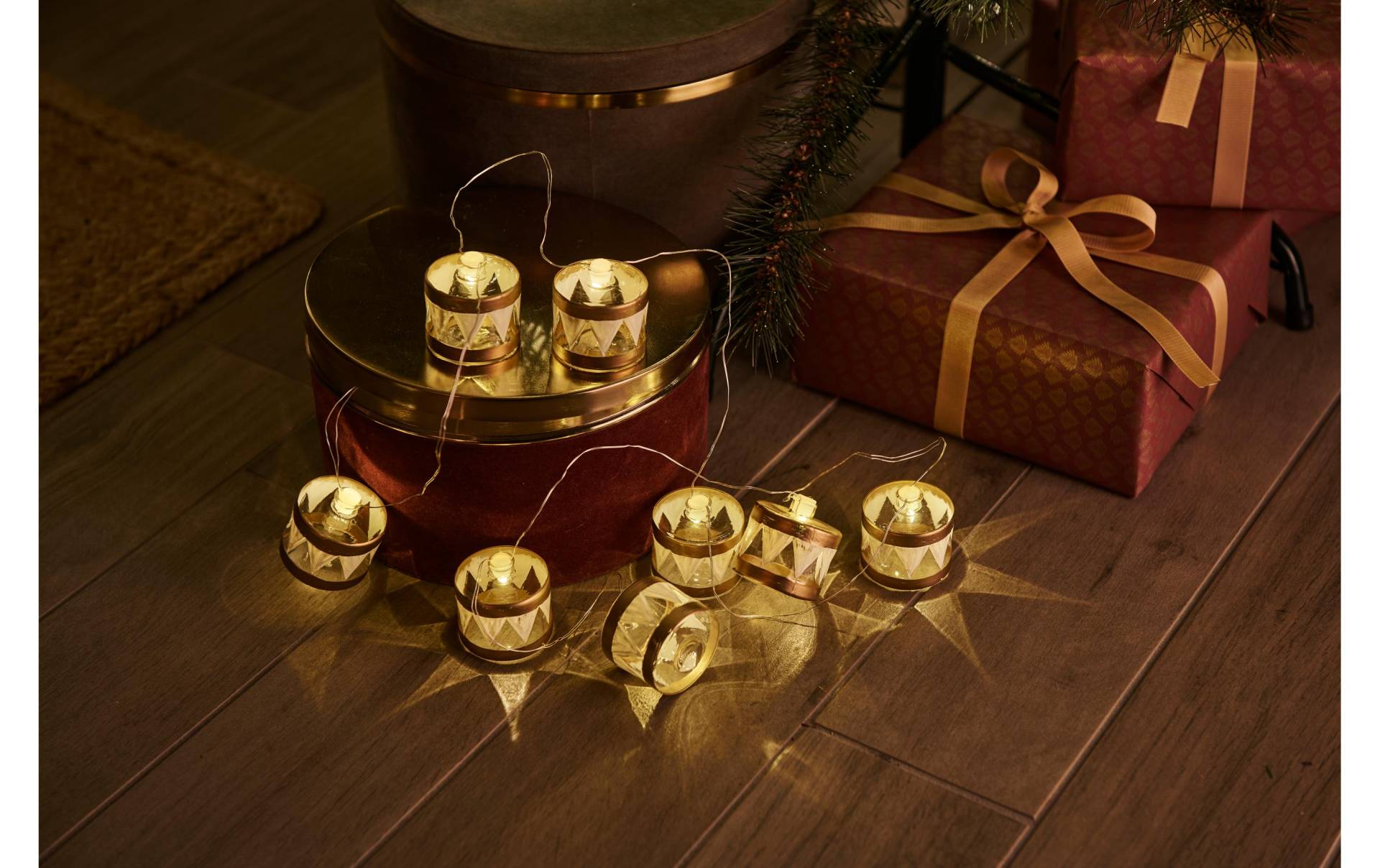Sirius LED-Lichterkette »LED-Lichterkette Elly Trommel, Gold«, 8 St.-flammig Sirius LED-Lichterkette »LED-Lichterkette Elly Trommel, Gold«, 8 St.-flammig von Sirius