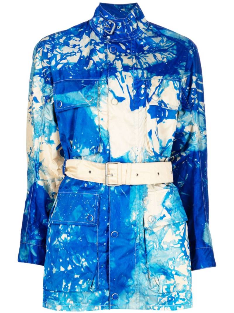 Stain Shade belted tie dye-print jacket - Blue von Stain Shade