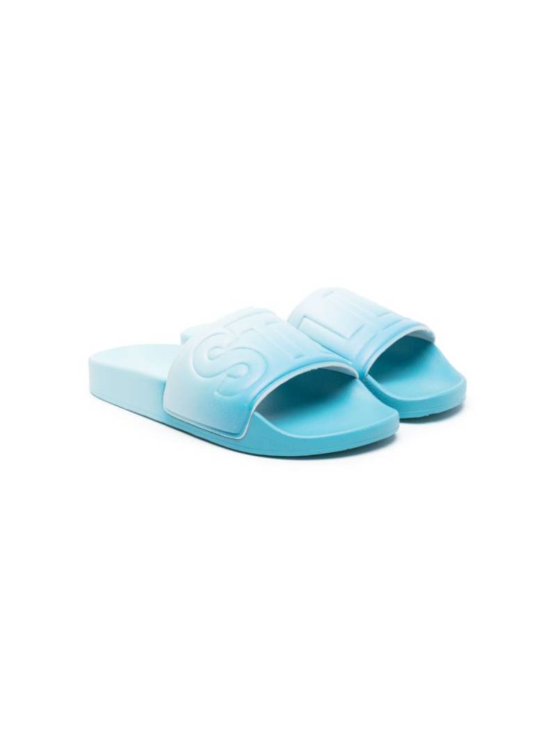 Stella McCartney Kids logo-embossed rubber slides - Blue von Stella McCartney Kids