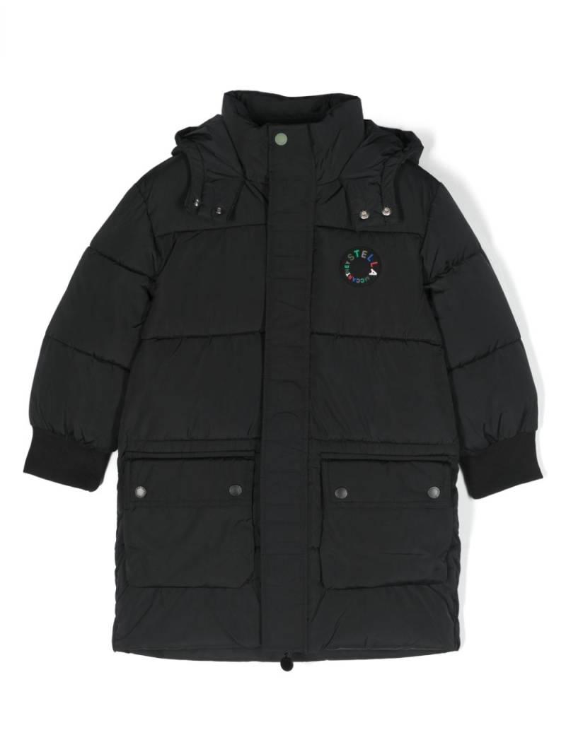 Stella McCartney Kids logo-patch padded hooded coat - Black von Stella McCartney Kids