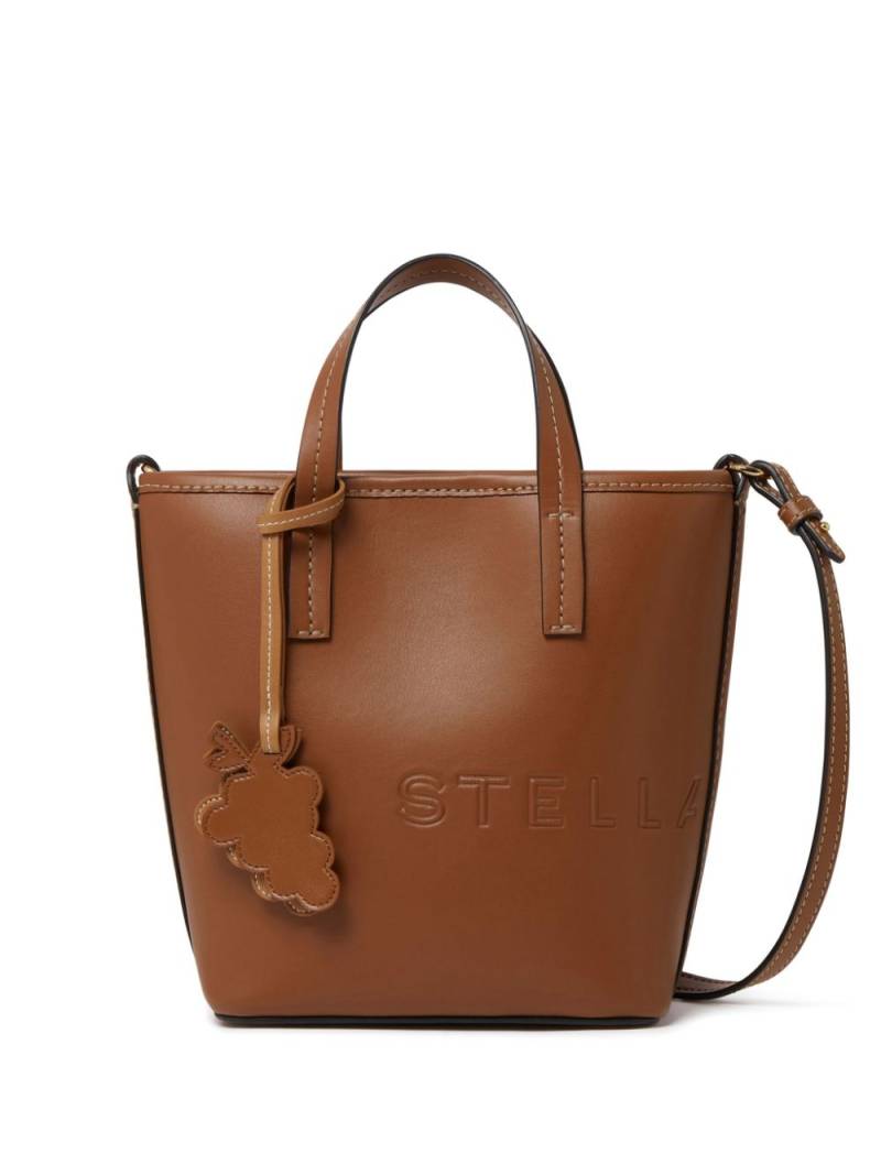 Stella McCartney logo-tag charm faux-leather bucket bag - Brown von Stella McCartney