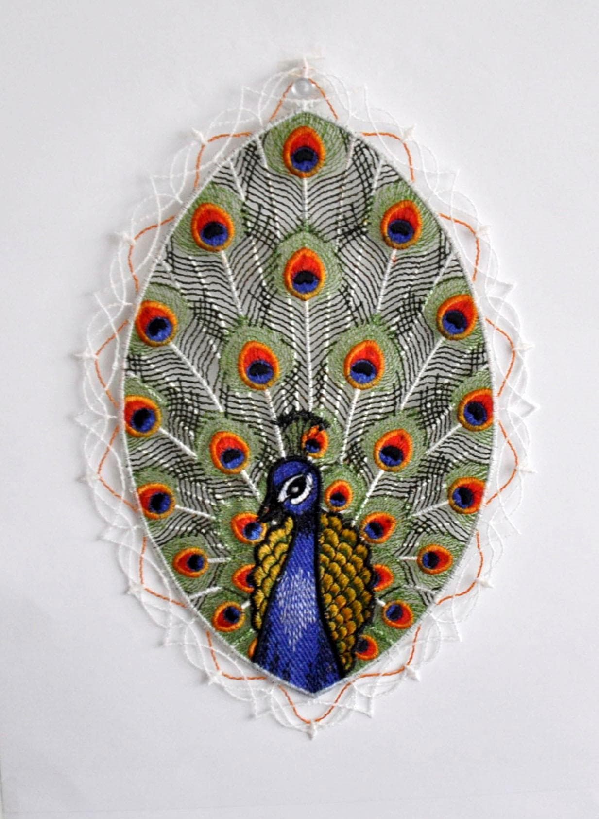 Stickereien Plauen Fensterbild »Pfau« Stickereien Plauen Fensterbild »Pfau« von Stickereien Plauen