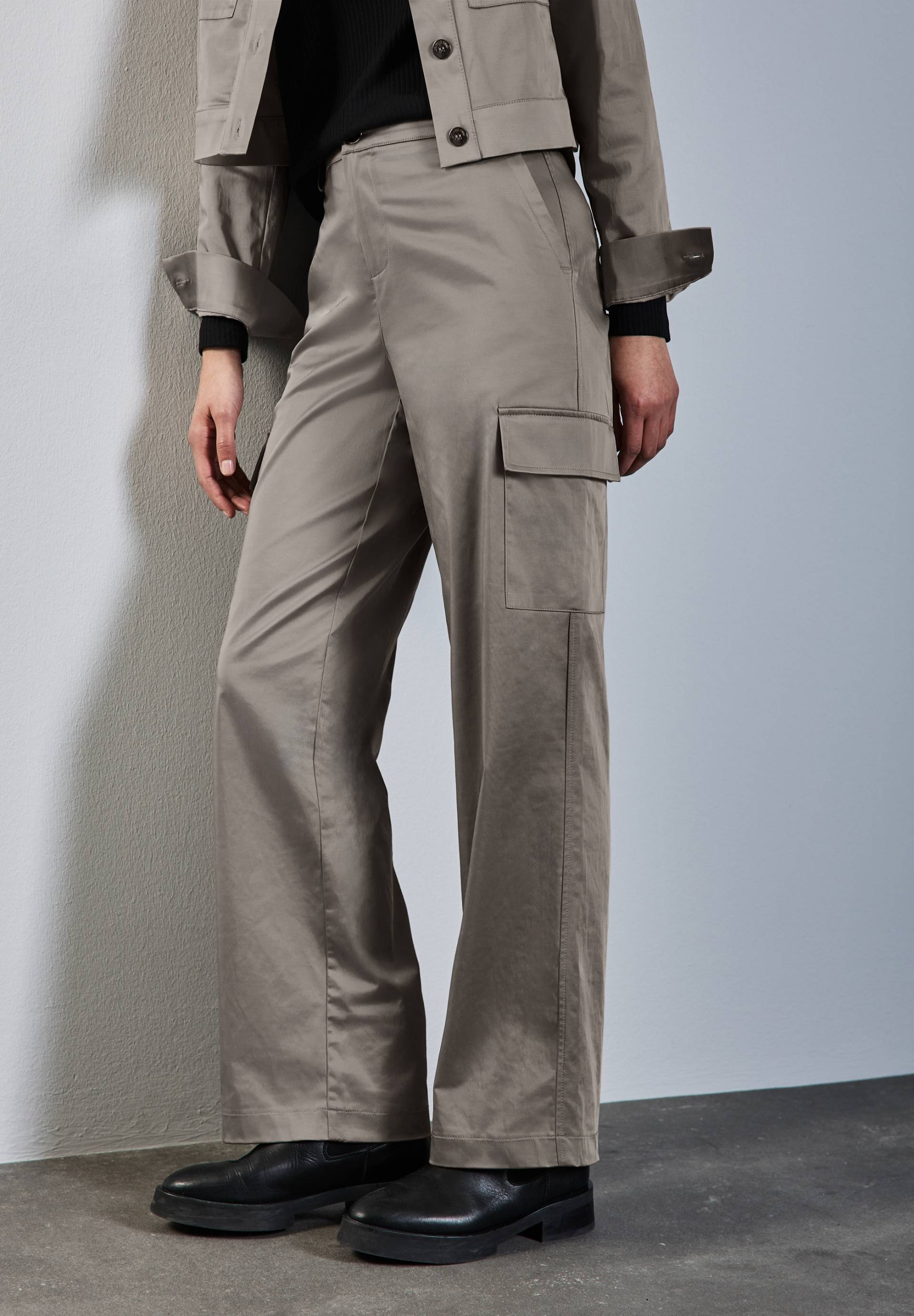 STREET ONE Cargohose, in schimmernder Optik STREET ONE Cargohose, in schimmernder Optik von Street One