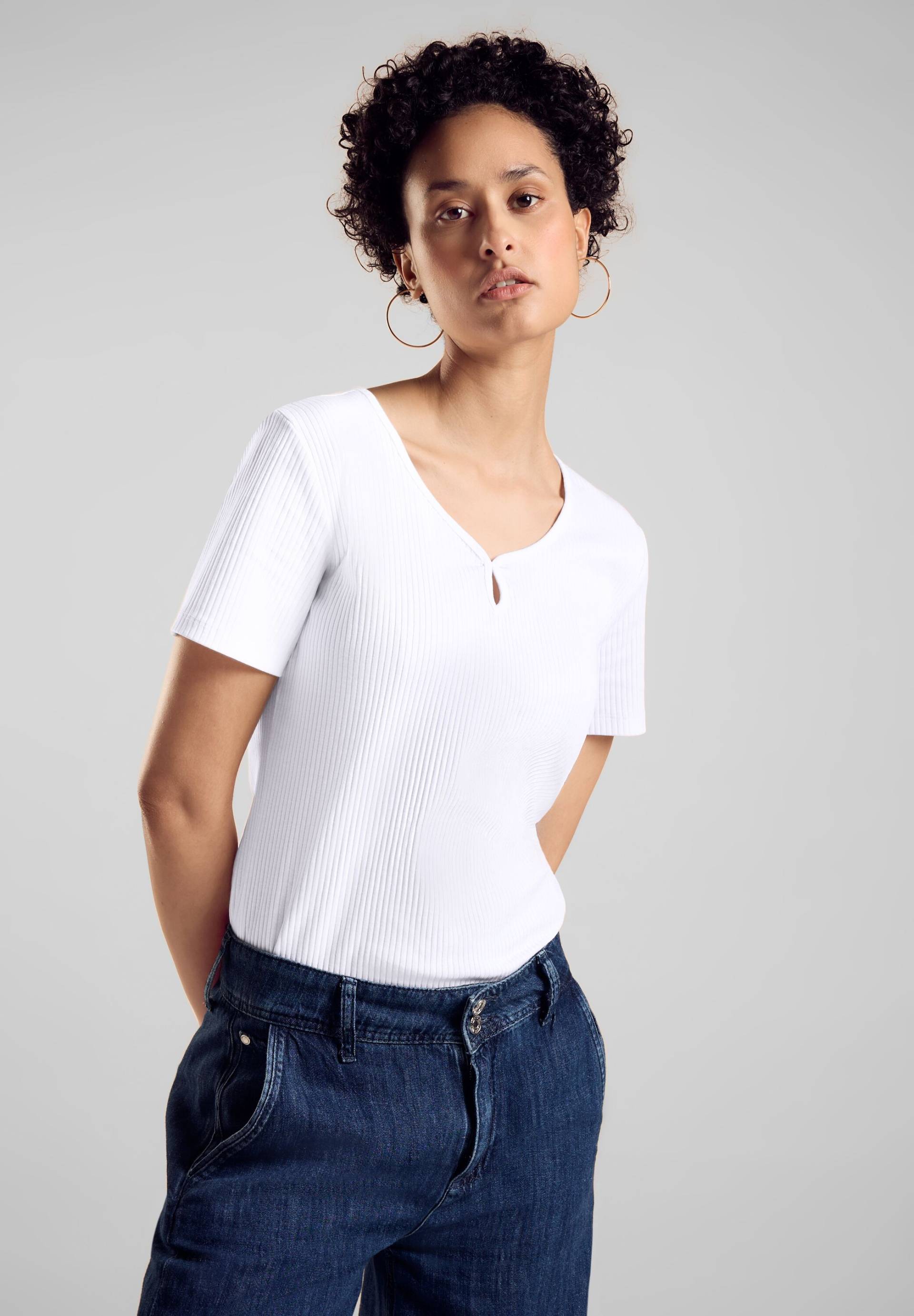 STREET ONE Kurzarmshirt, Rippoptik und V-Ausschnitt mit Schlitz STREET ONE Kurzarmshirt, Rippoptik und V-Ausschnitt mit Schlitz von Street One