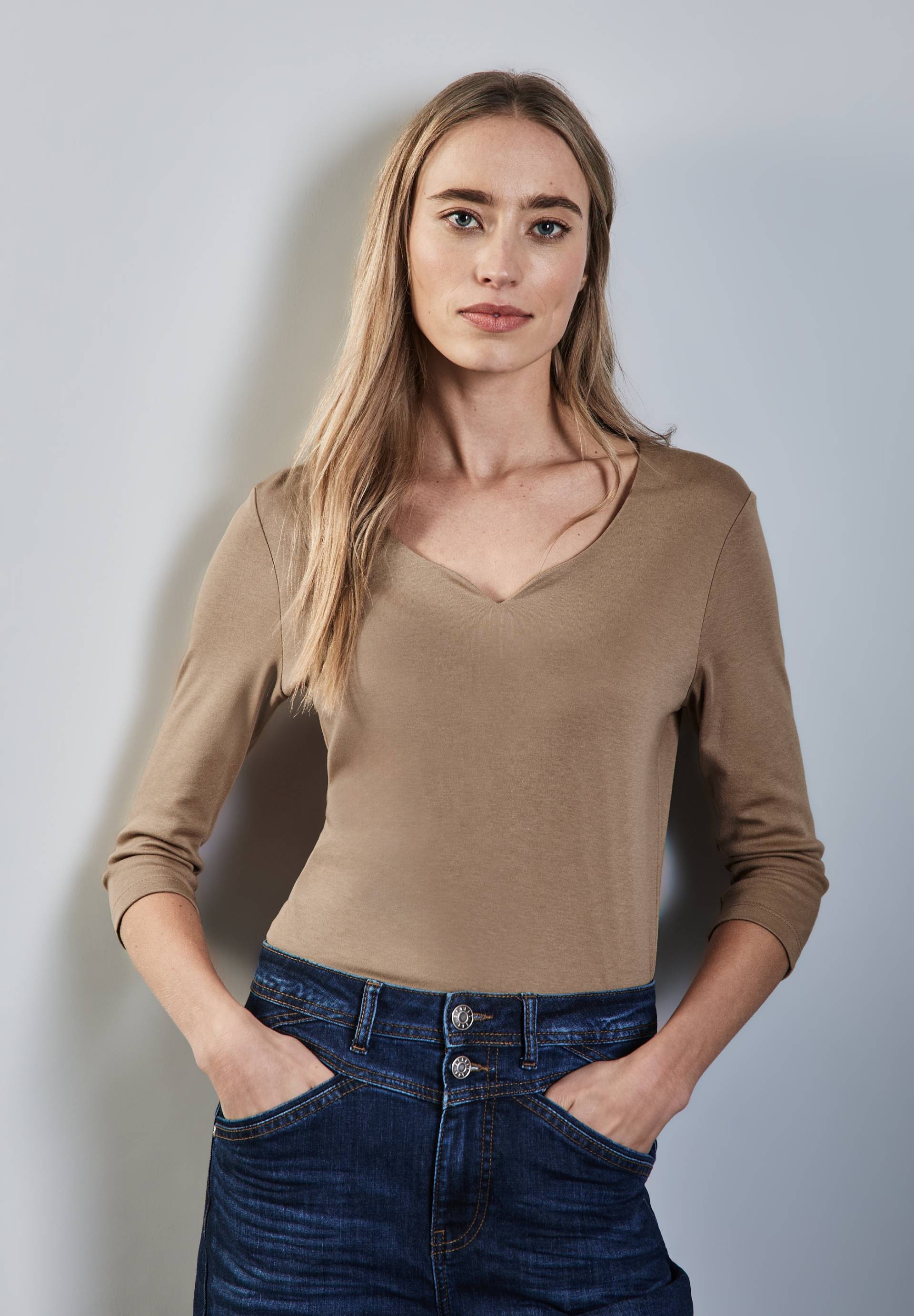 STREET ONE Langarmshirt, mit Herzausschnitt STREET ONE Langarmshirt, mit Herzausschnitt von Street One