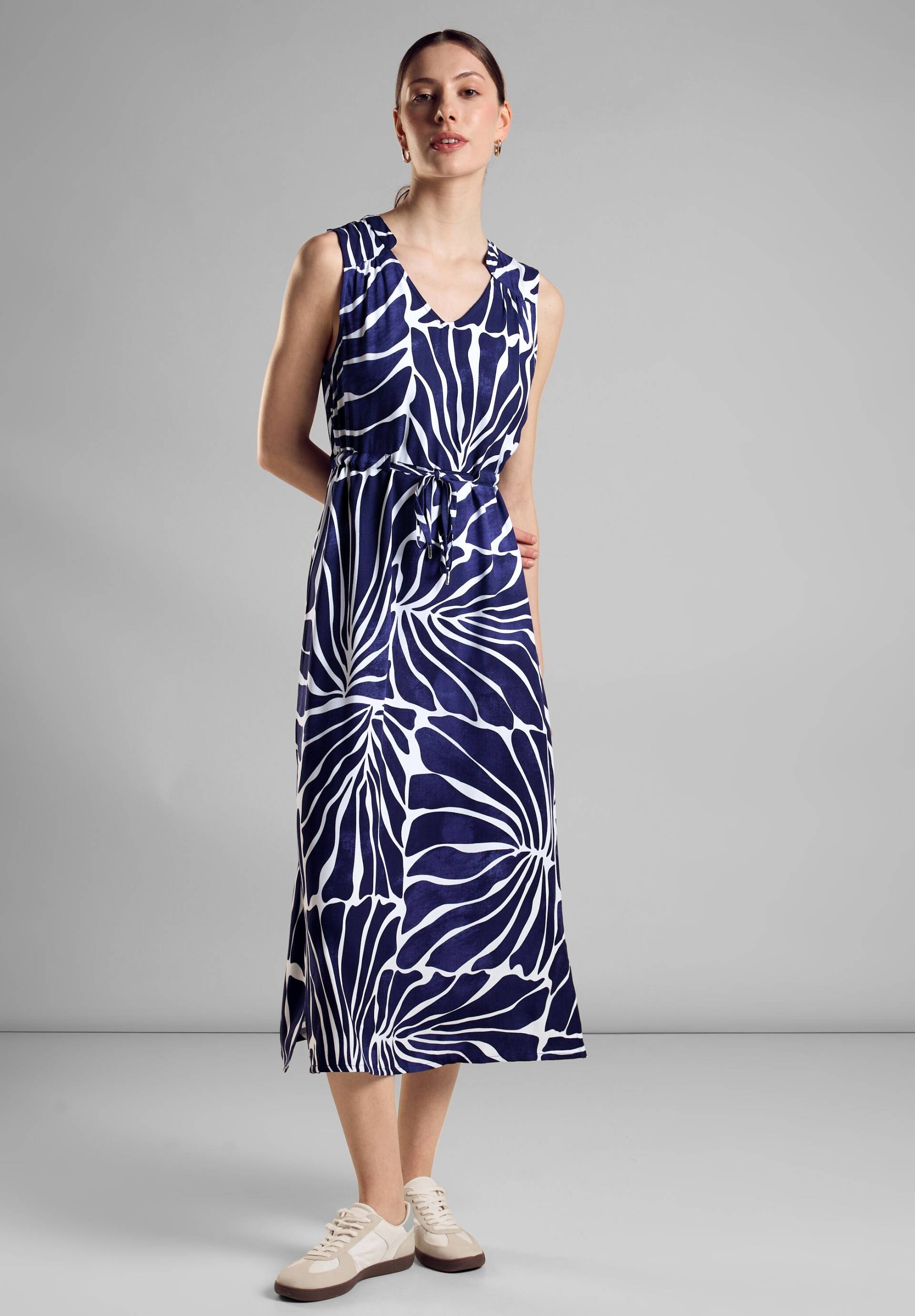 STREET ONE Midikleid, mit Blumen-Print und ärmellos STREET ONE Midikleid, mit Blumen-Print und ärmellos von Street One