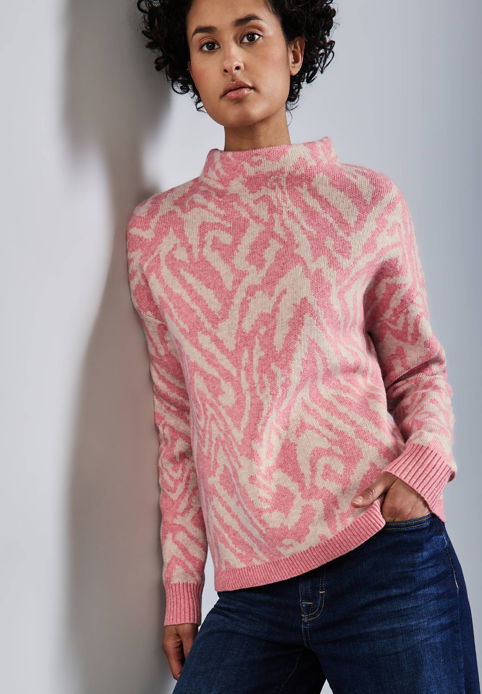 STREET ONE Rollkragenpullover, mit Grafischem Muster STREET ONE Rollkragenpullover, mit Grafischem Muster von Street One