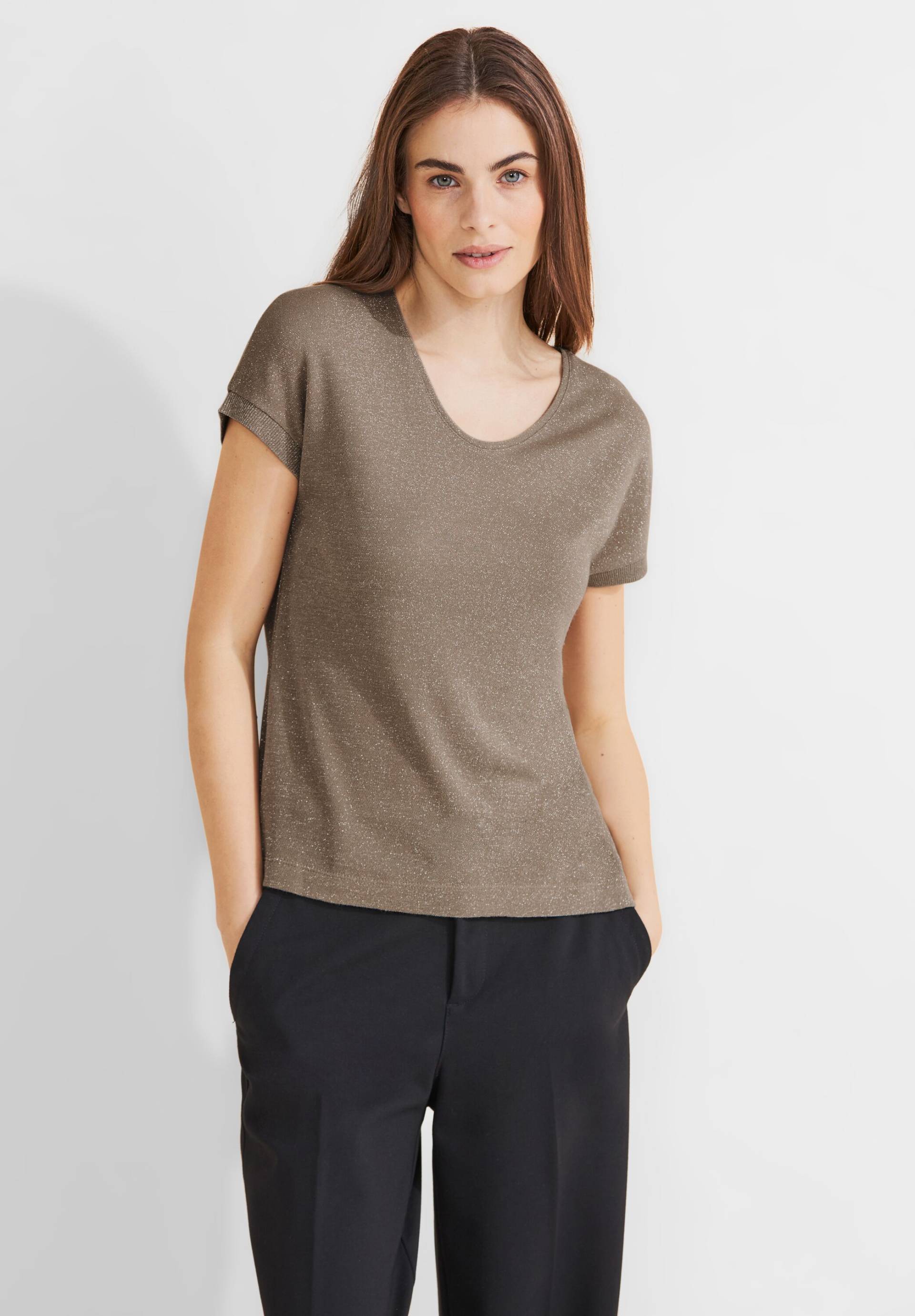 STREET ONE Stricktop »LTD QR V-Neck shiny Shirt«, mit tiefem Rundhalsausschnitt STREET ONE Stricktop »LTD QR V-Neck shiny Shirt«, mit tiefem Rundhalsausschnitt von Street One