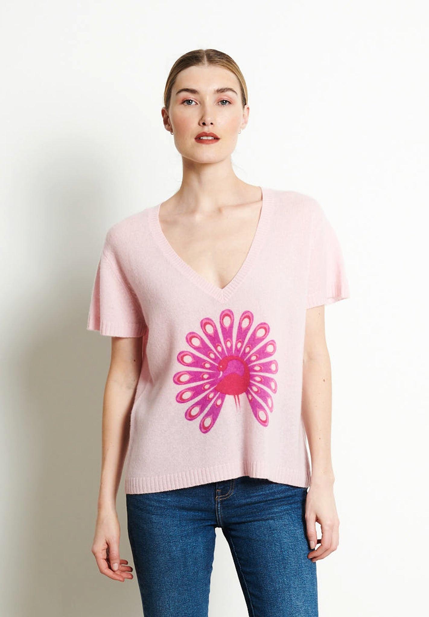 Ria 5 V-ausschnitt T-shirt Mit Pfauenprint - 100% Kaschmir Damen Hellrosa S/M von Studio Cashmere8