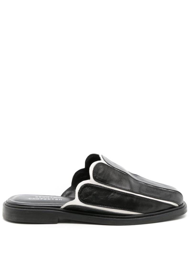 Studio Chofakian scallop-edge leather mules - Black von Studio Chofakian