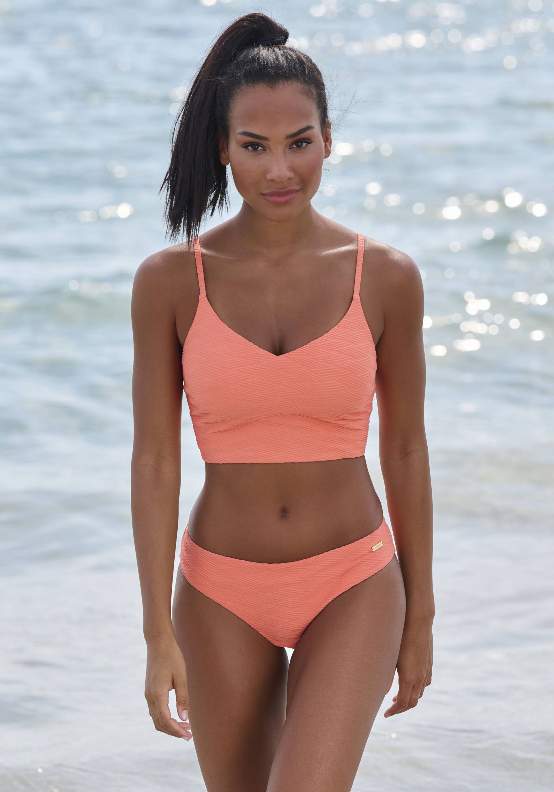 Sunseeker Bikini-Hose »Loretta«, mit Strukturmuster Sunseeker Bikini-Hose »Loretta«, mit Strukturmuster von Sunseeker