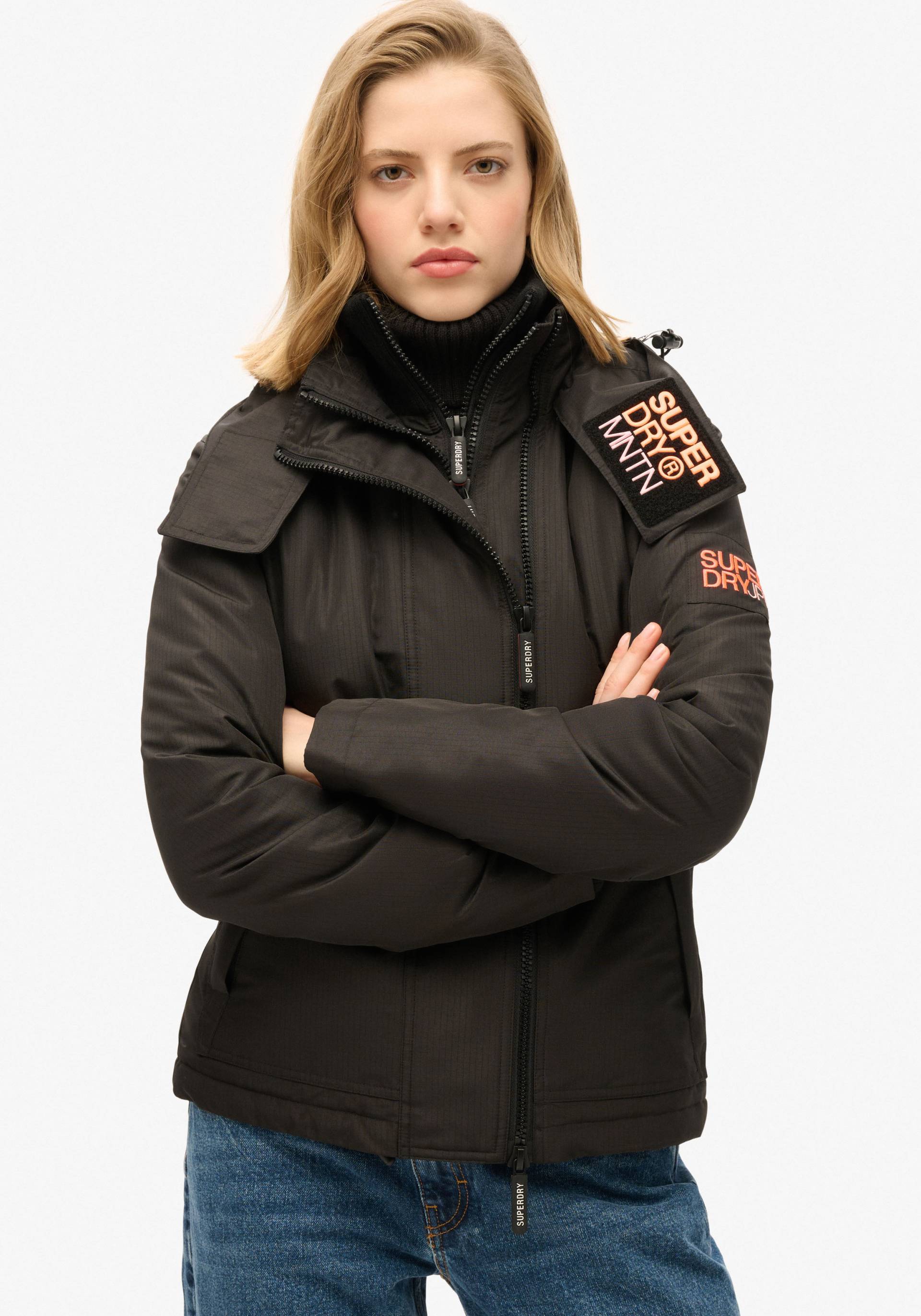 Superdry Outdoorjacke »HOODED MTN WINDBREAKER JACKET«, mit Kapuze Superdry Outdoorjacke »HOODED MTN WINDBREAKER JACKET«, mit Kapuze von Superdry