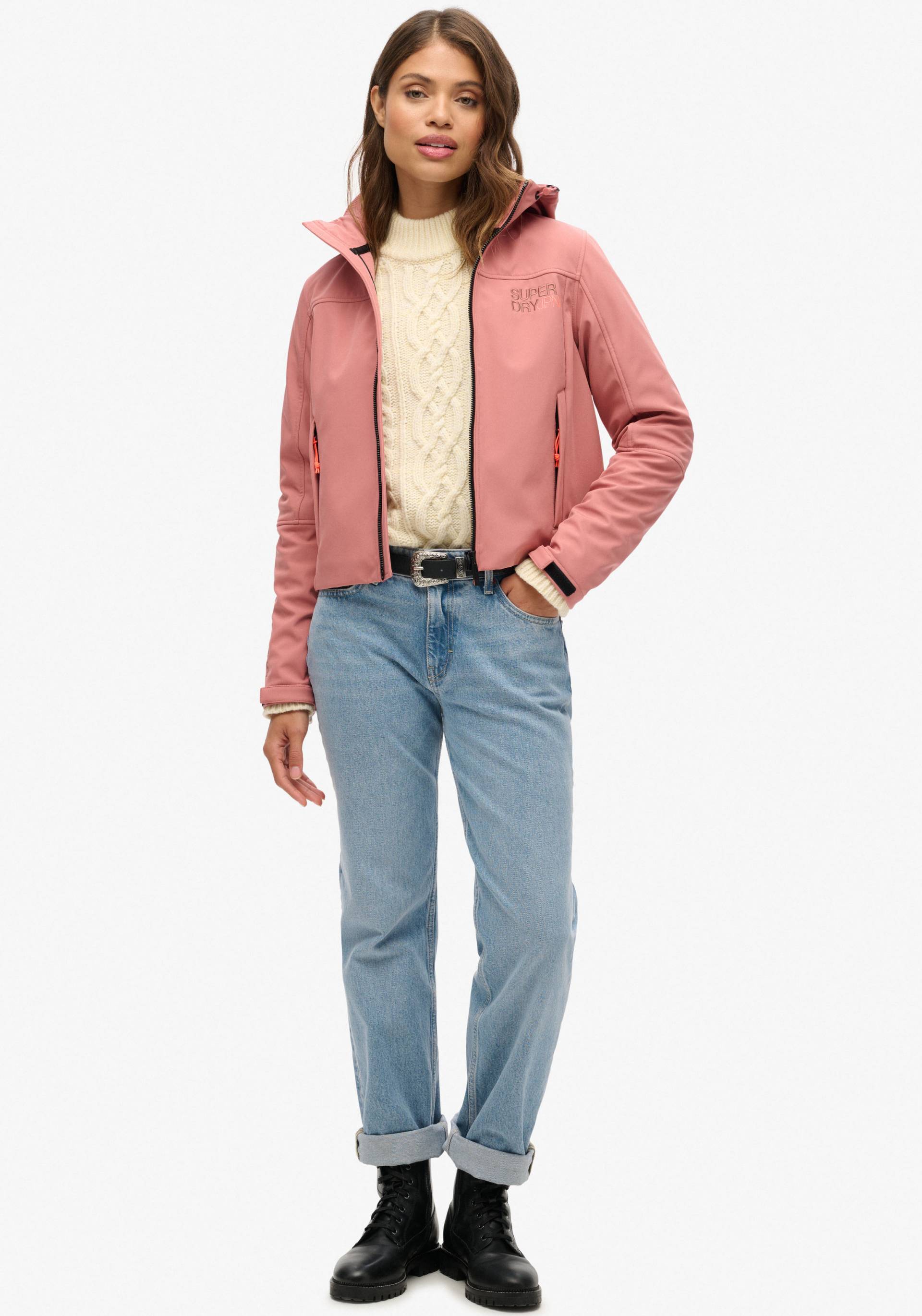 Superdry Outdoorjacke »HOODED SOFT SHELL TREKKER JKT«, mit Kapuze Superdry Outdoorjacke »HOODED SOFT SHELL TREKKER JKT«, mit Kapuze von Superdry