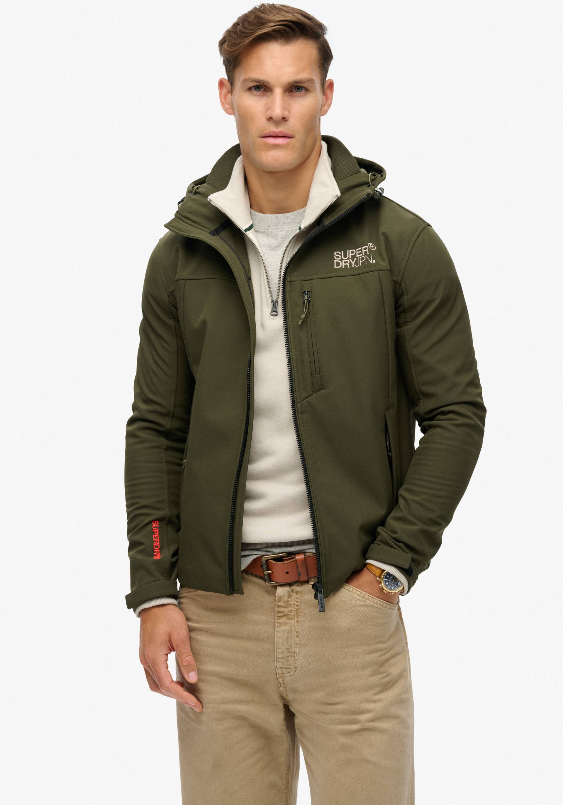 Superdry Outdoorjacke »HOODED SOFT SHELL TREKKER JKT«, mit Kapuze Superdry Outdoorjacke »HOODED SOFT SHELL TREKKER JKT«, mit Kapuze von Superdry
