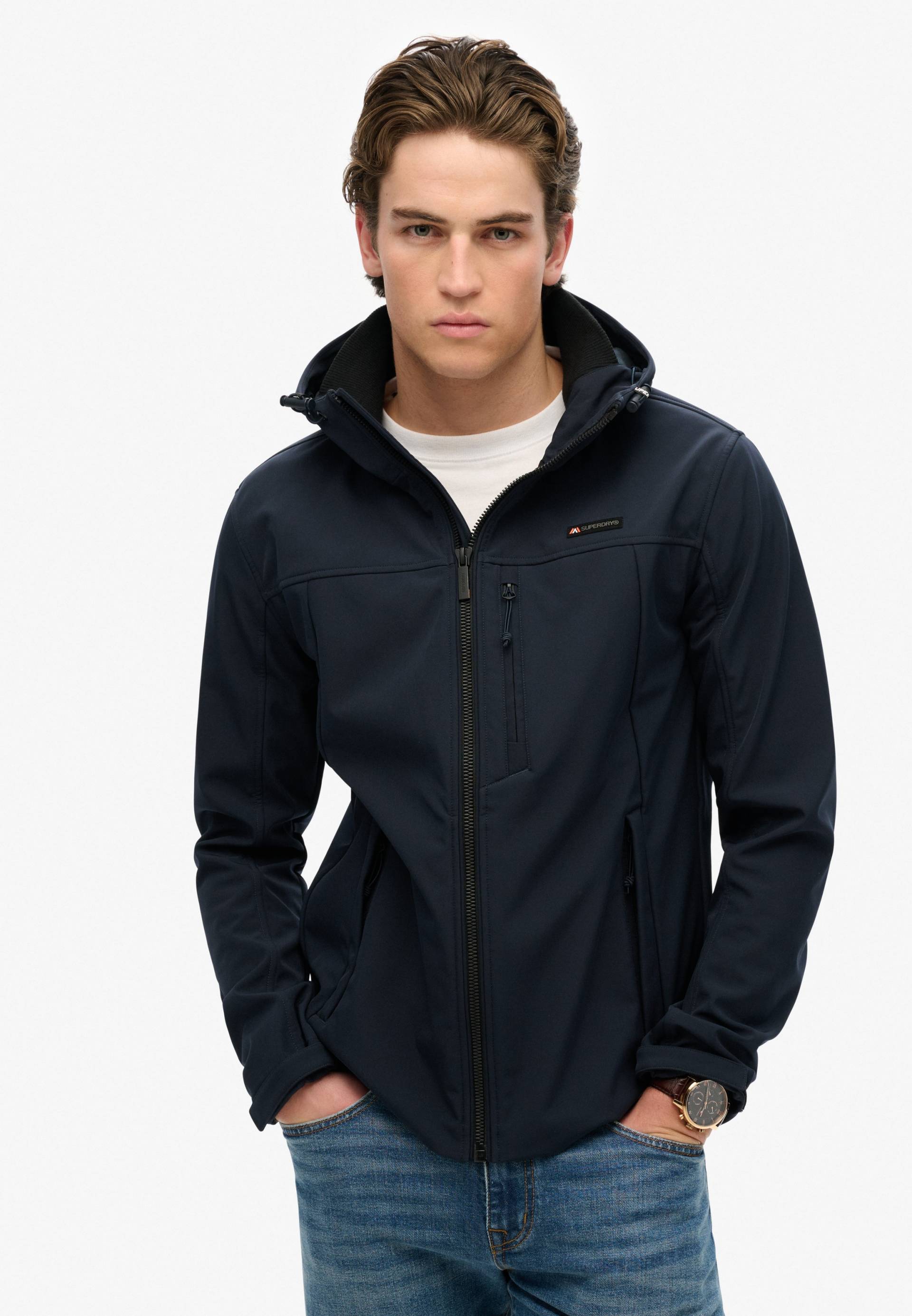 Superdry Outdoorjacke »HOODED SOFT SHELL TREKKER JKT«, mit Kapuze Superdry Outdoorjacke »HOODED SOFT SHELL TREKKER JKT«, mit Kapuze von Superdry