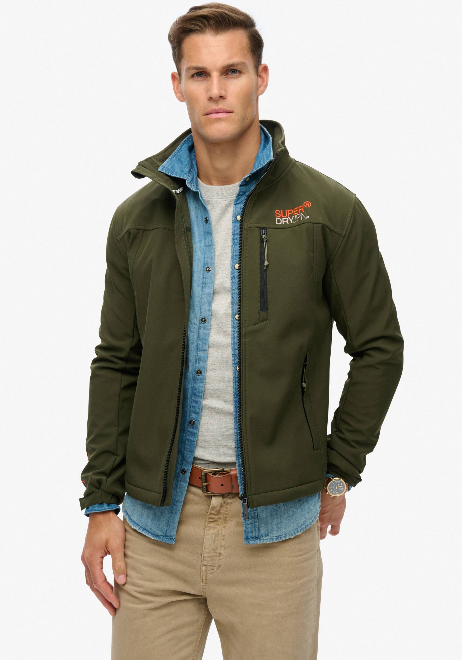 Superdry Outdoorjacke »SOFTSHELL TREKKER TRACK JACKET«, mit Kapuze Superdry Outdoorjacke »SOFTSHELL TREKKER TRACK JACKET«, mit Kapuze von Superdry