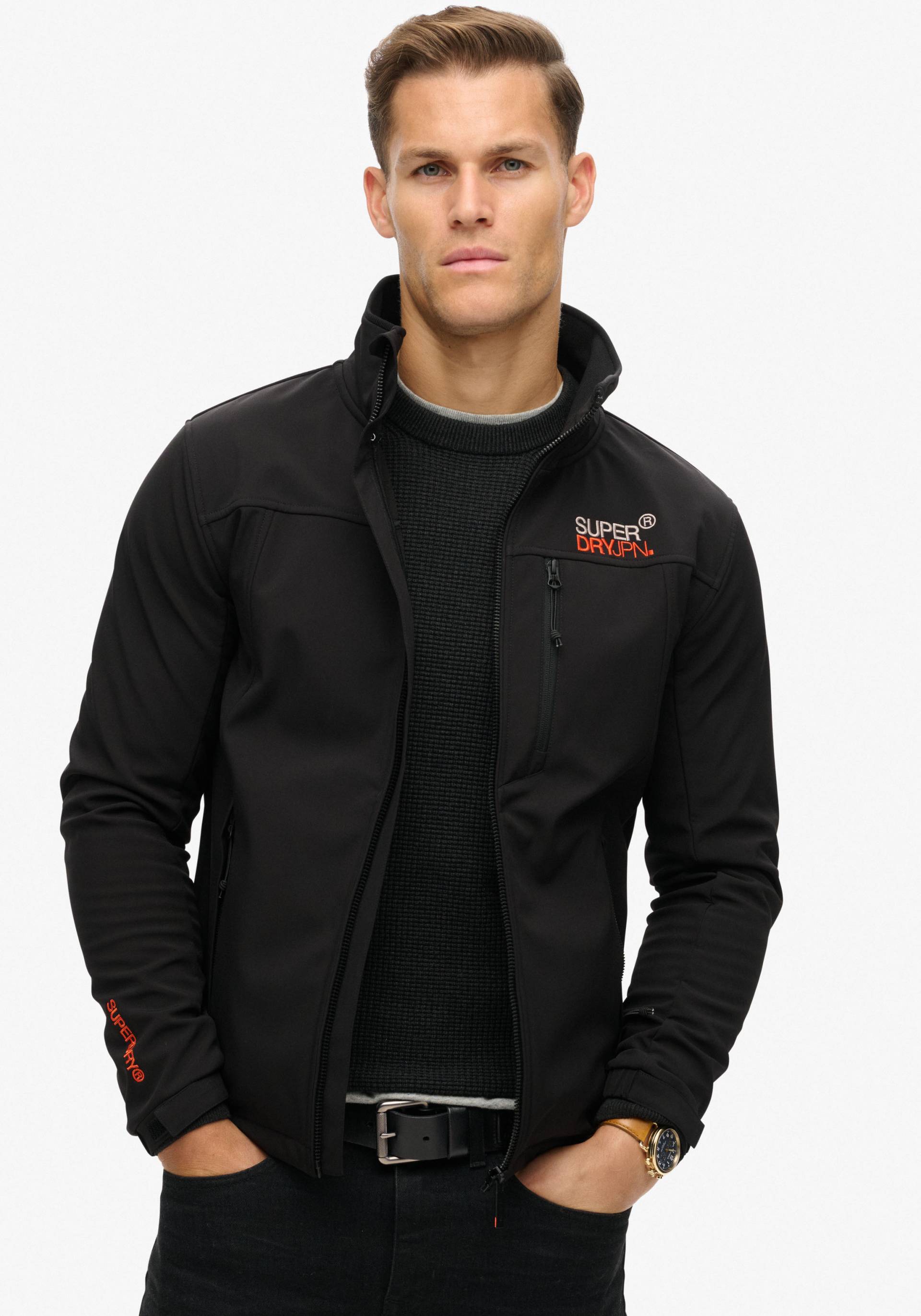 Superdry Outdoorjacke »SOFTSHELL TREKKER TRACK JACKET«, mit Kapuze Superdry Outdoorjacke »SOFTSHELL TREKKER TRACK JACKET«, mit Kapuze von Superdry
