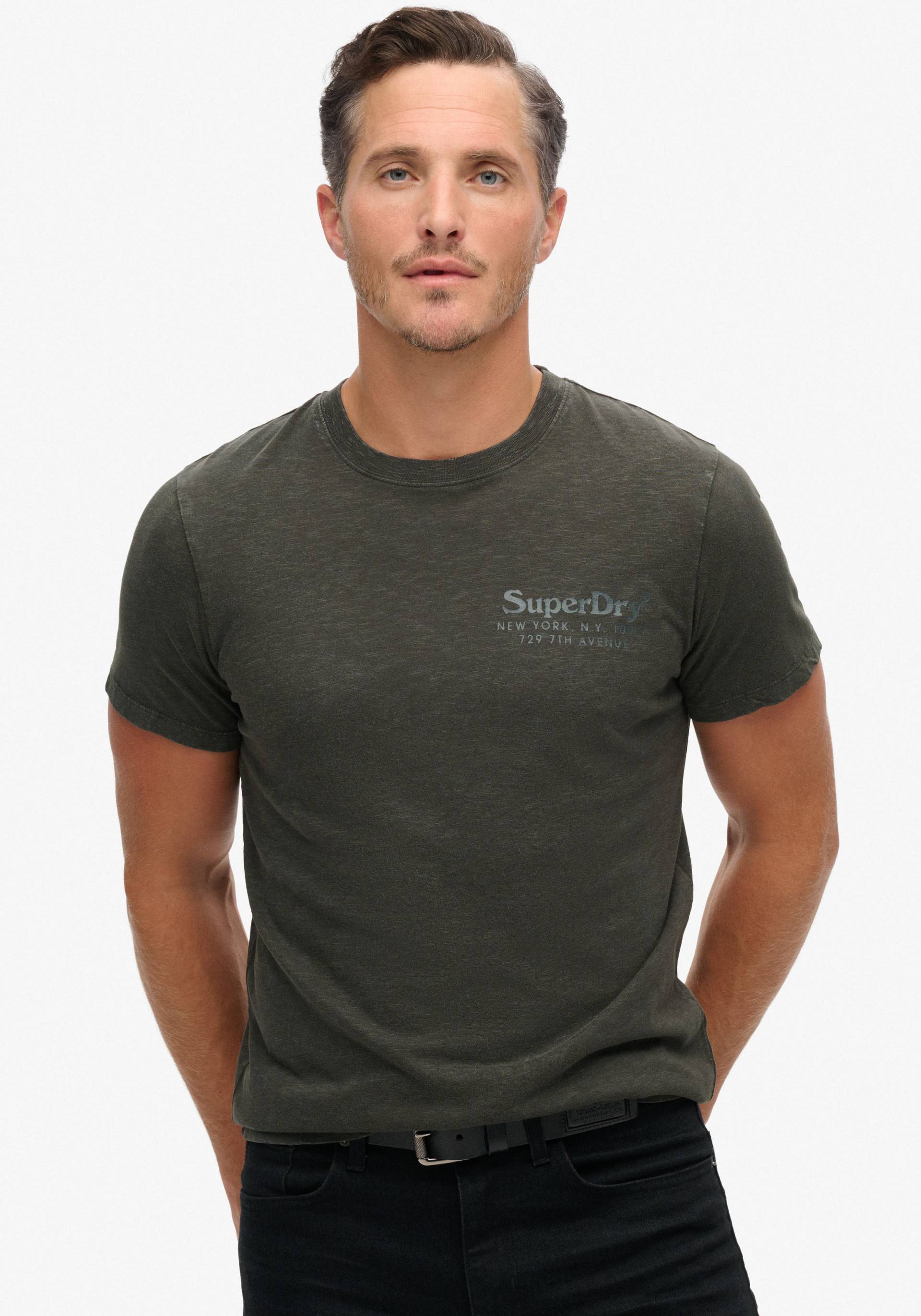 Superdry Rundhalsshirt »TONAL VENUE LOGO T SHIRT« Superdry Rundhalsshirt »TONAL VENUE LOGO T SHIRT« von Superdry