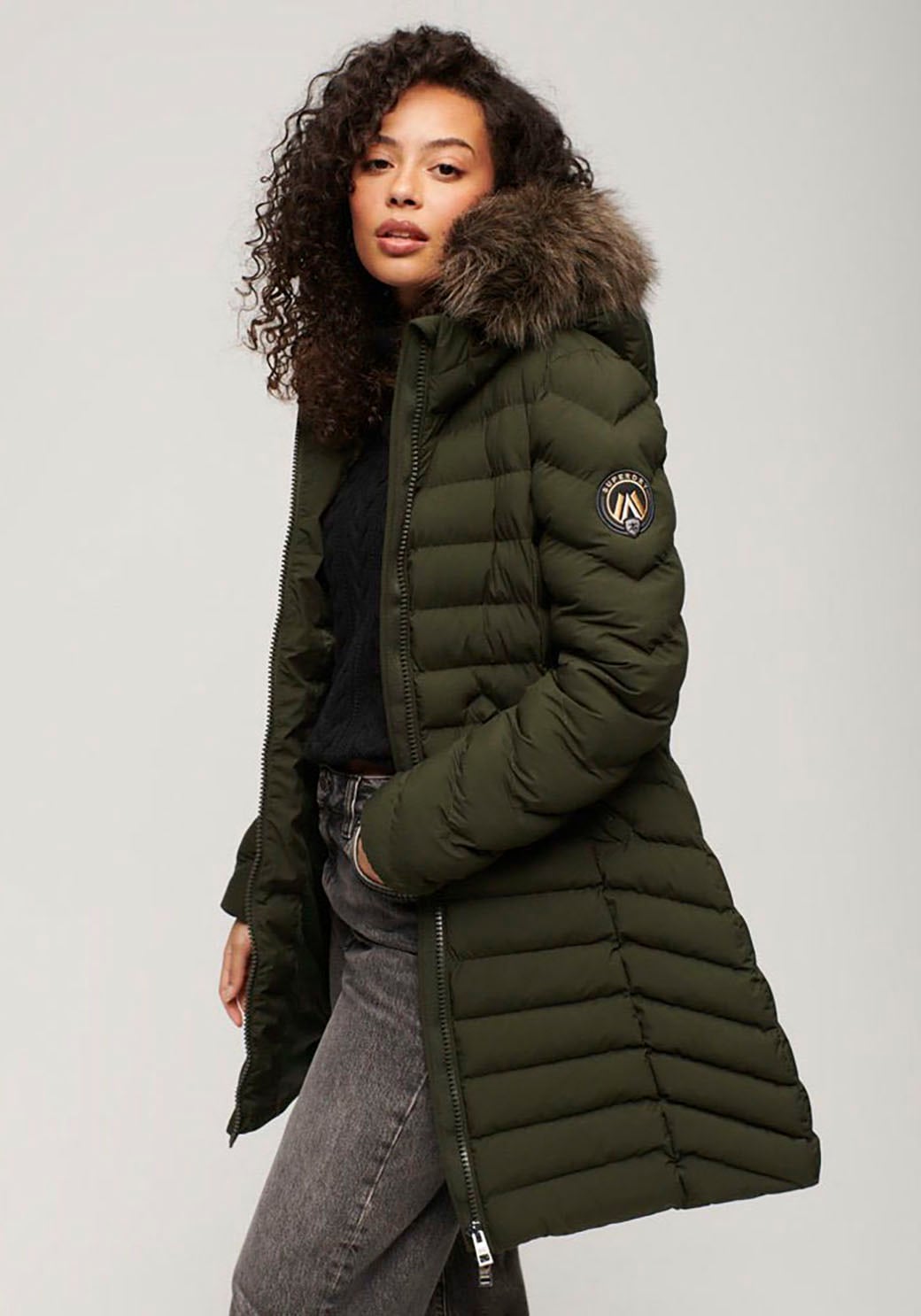 Superdry Steppjacke »FUJI FAUX FUR HOOD MID LENGTH«, mit Kapuze von Superdry