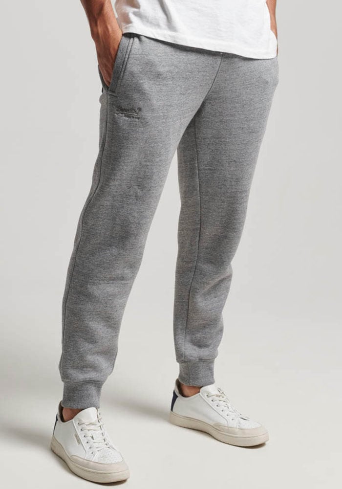 Superdry Sweathose »ESSENTIAL LOGO JOGGERS«, Logoetikett an der Tasche von Superdry