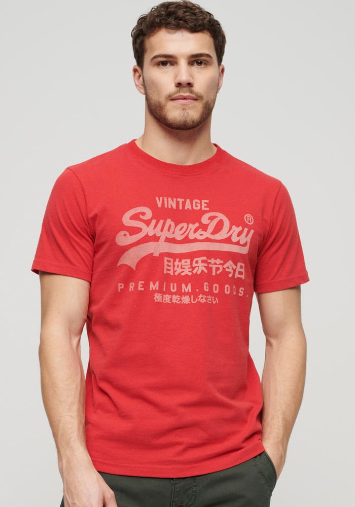 Superdry T-Shirt »Basic Shirt CLASSIC VL HERITAGE T SHIRT mit Logodruck«, (Klassische Passform mit Rundhalsausschnitt), aus pflegeleichter Baumwolle für ein angenehmes Tragegefühl von Superdry