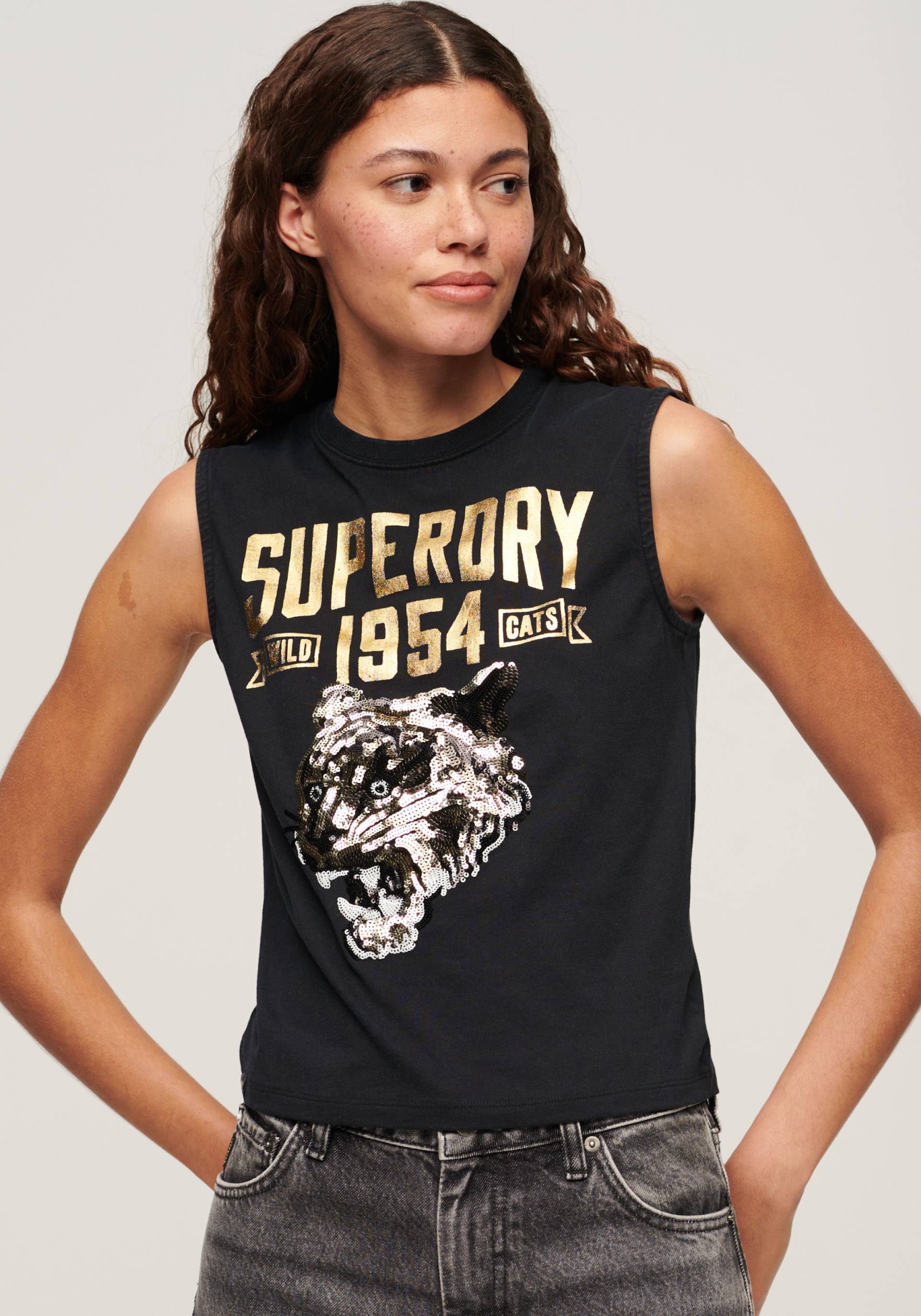 Superdry Tanktop »EMBELLISH ARCHIVE FITTED TANK« Superdry Tanktop »EMBELLISH ARCHIVE FITTED TANK« von Superdry