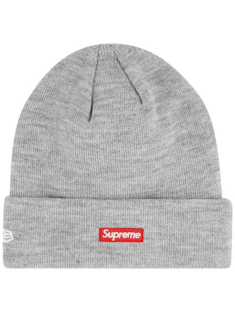 Supreme x New Era S Logo beanie - Grey von Supreme