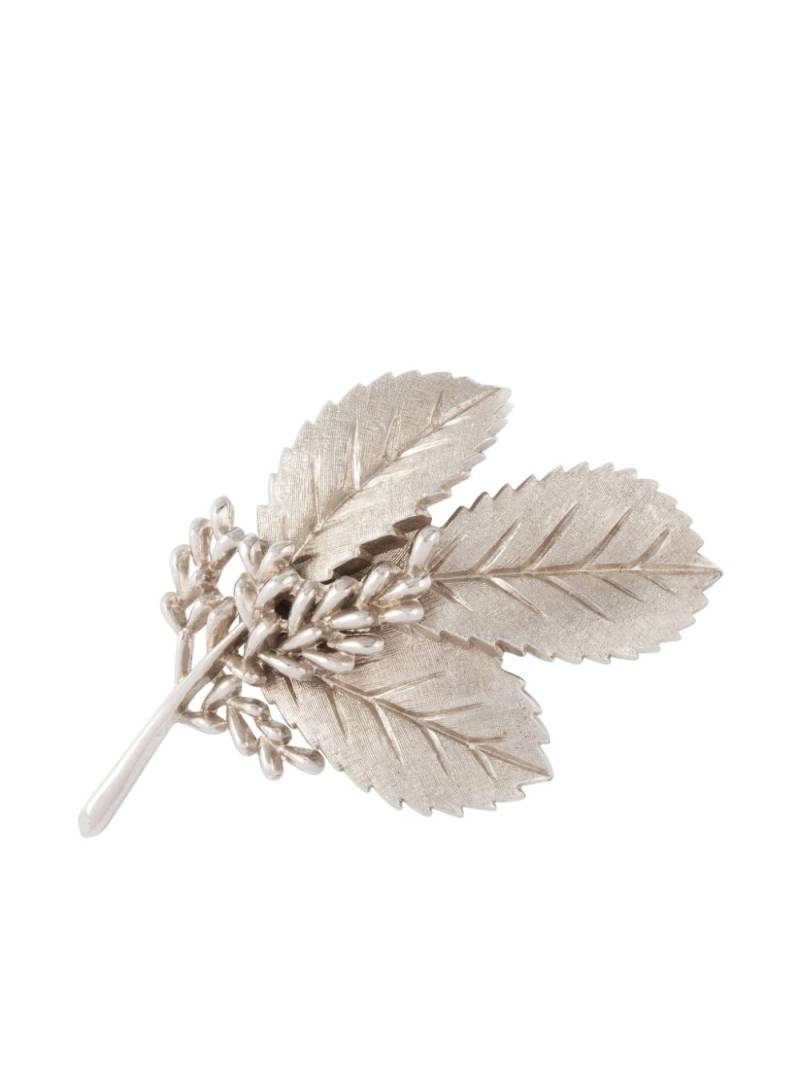 Susan Caplan Vintage 1960s Trifari leaf brooch - Silver von Susan Caplan Vintage