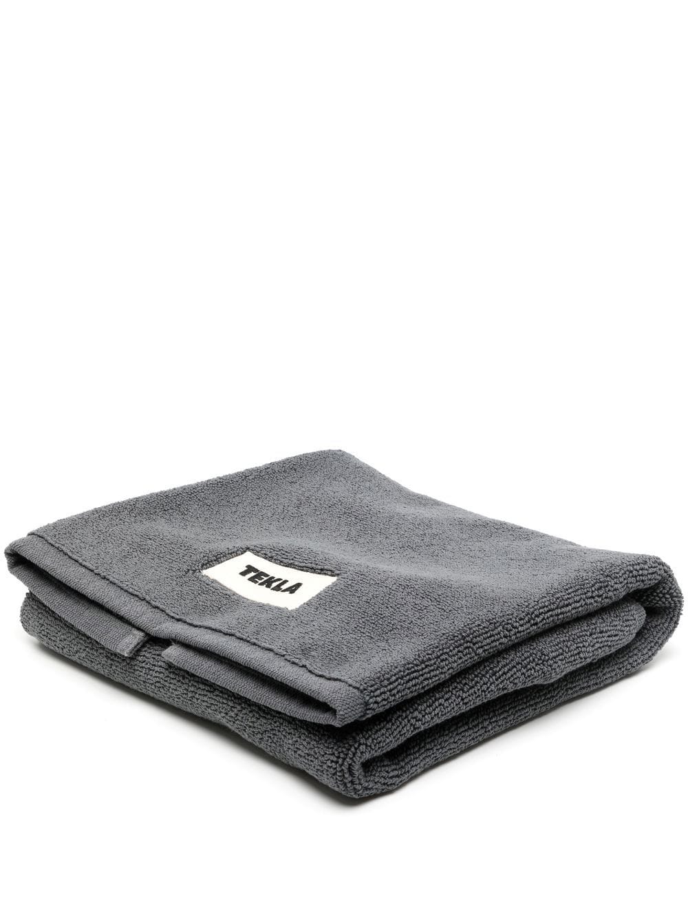 TEKLA logo-patch terry-cloth towel - Grey von TEKLA