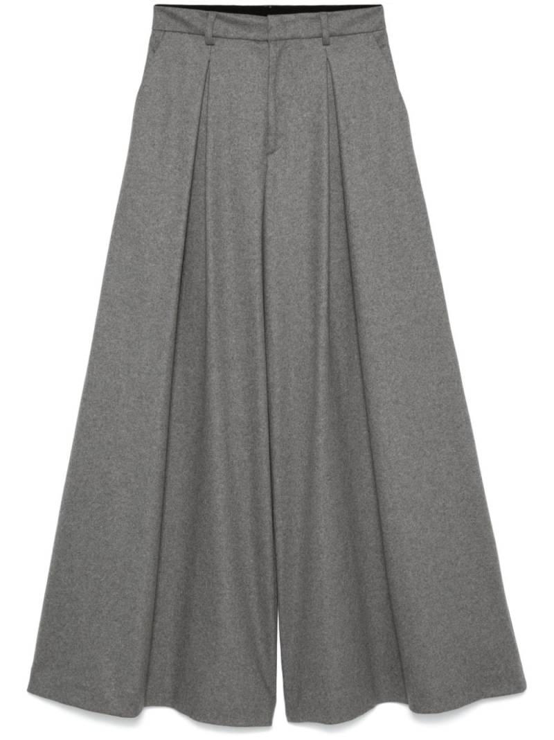 THE ANDAMANE pleat-detail wool trousers - Grey von THE ANDAMANE