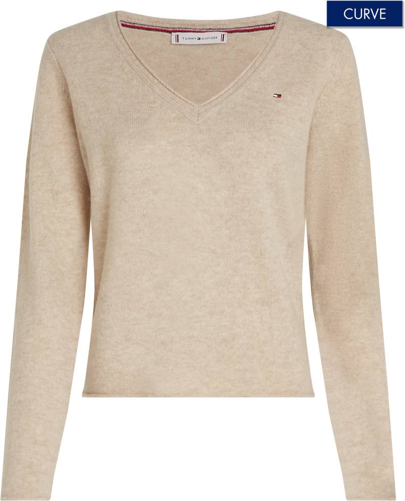 Tommy Hilfiger Curve V-Ausschnitt-Pullover »CRV SOFT WOOL V-NK SWEATER«, in Grossen Grössen, Mit Logostickerei in Brusthöhe von TOMMY HILFIGER Curve