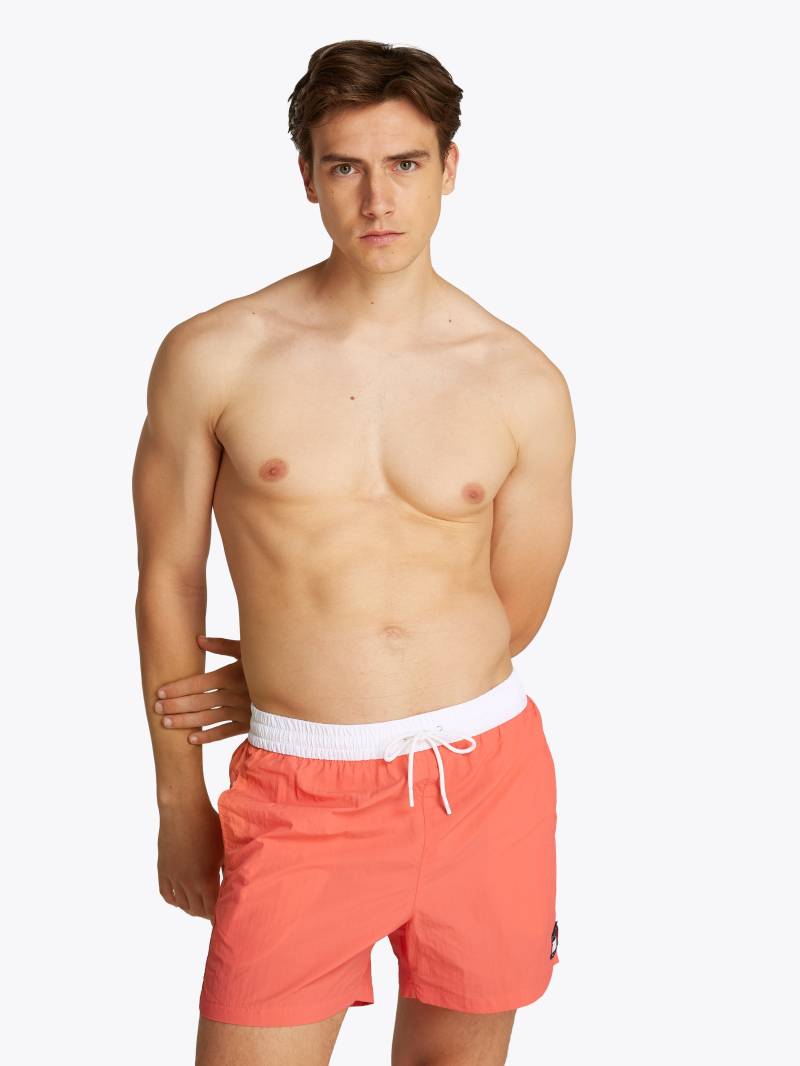 Tommy Hilfiger Swimwear Badeshorts »MEDIUM DRAWSTRING«, mit Logo-Patch, mit kontrastfarbenem Bund von TOMMY HILFIGER Swimwear