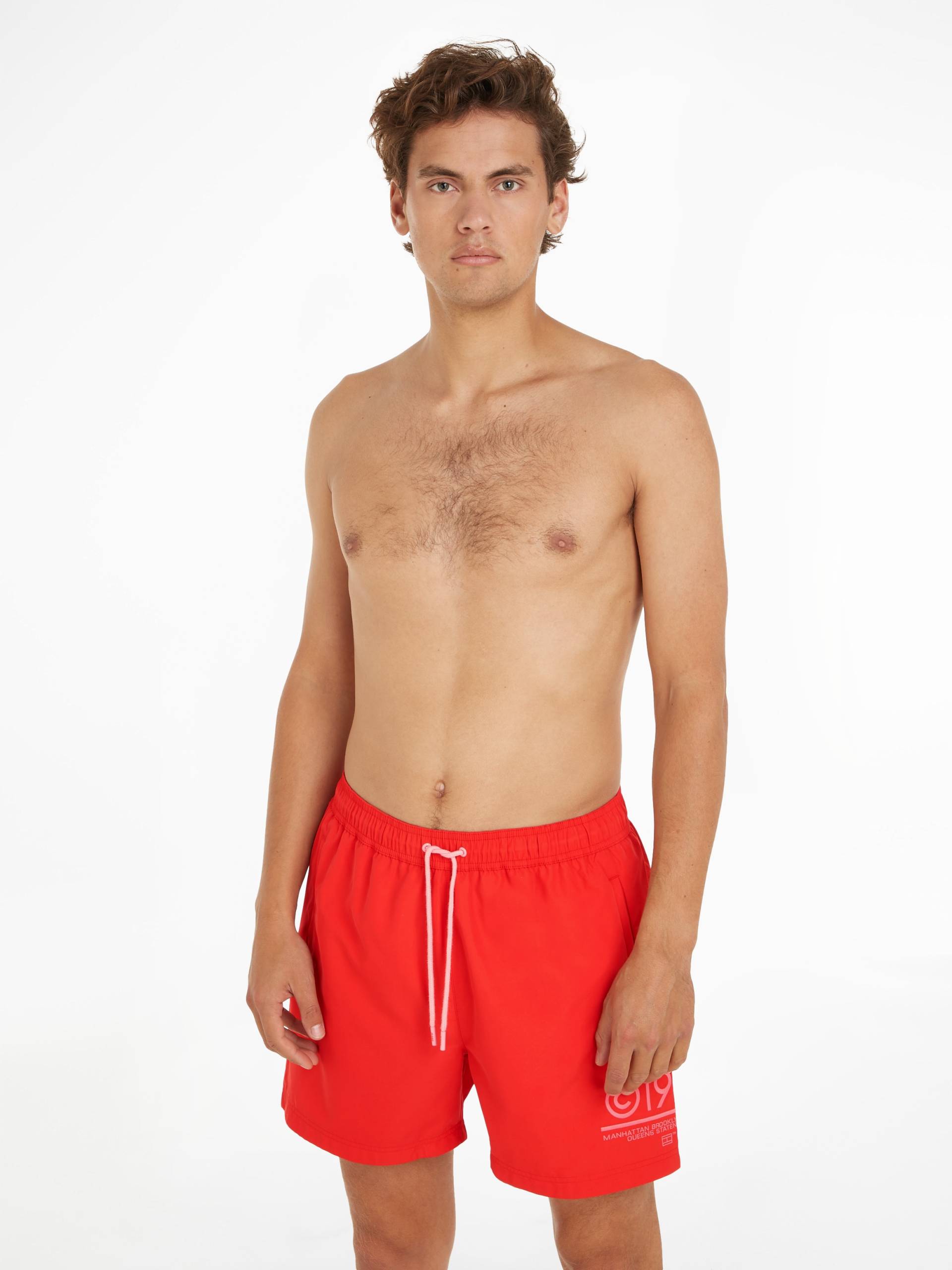 Tommy Hilfiger Swimwear Badeshorts »SF MEDIUM DRAWSTRING«, mit kultigem Logoschriftzug von TOMMY HILFIGER Swimwear