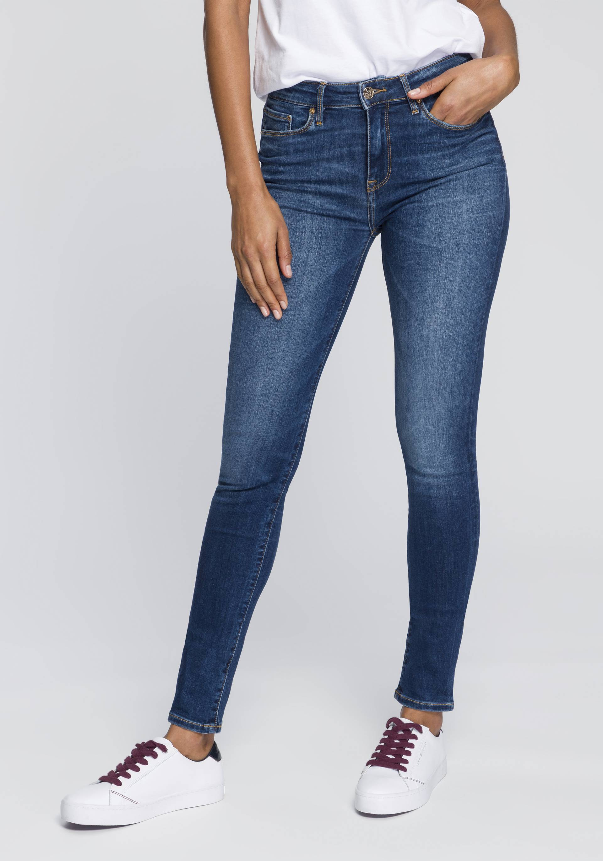 Tommy Hilfiger Skinny-fit-Jeans »COMO SKINNY RW DOREEN«, (TH FLEX COMO SKINNY RW), mit Fade-Effekten & Tommy Hilfiger Logo-Flag von TOMMY HILFIGER