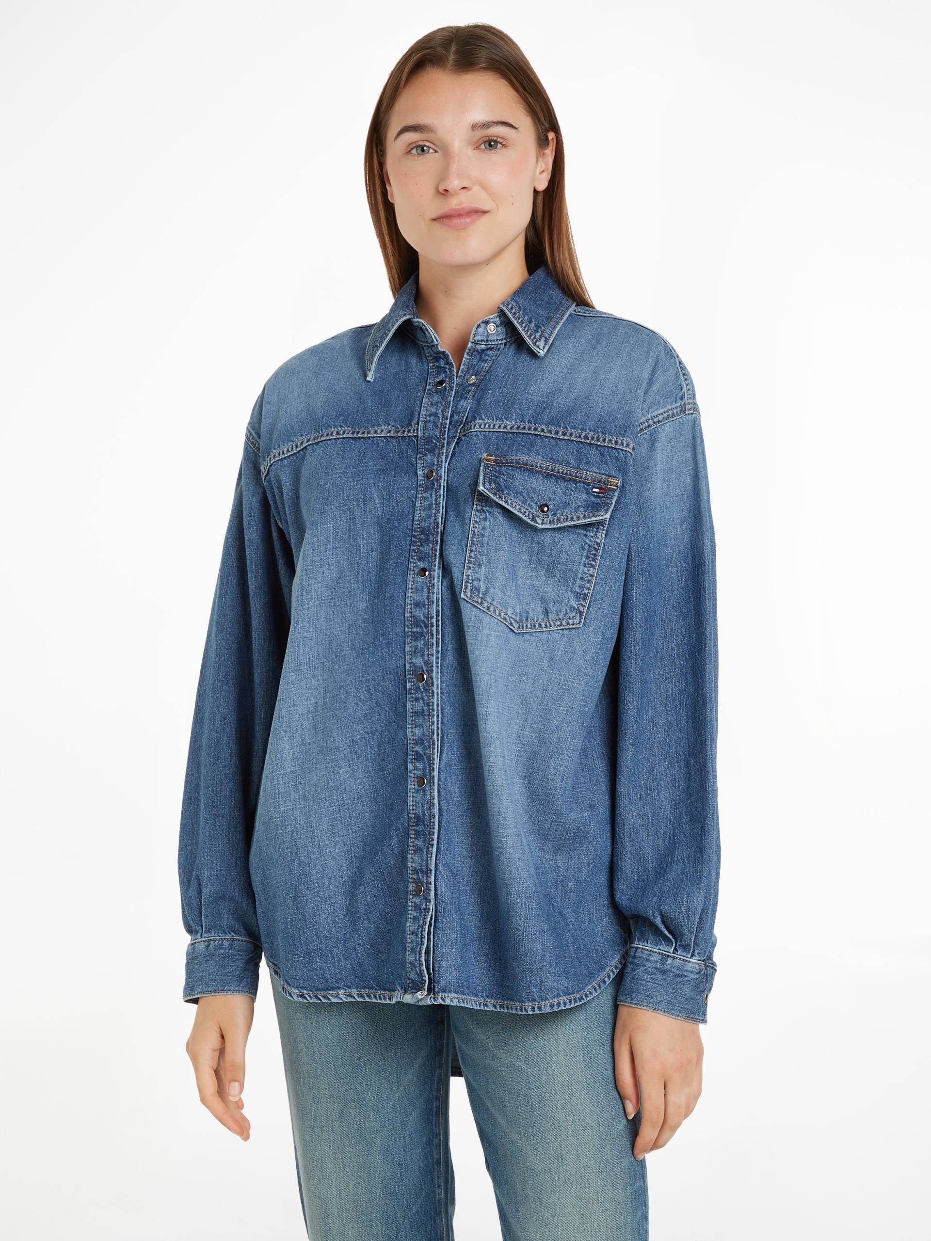 Tommy Hilfiger Hemdbluse »DNM LS RELAXED SHIRT BETH«, mit Tommy Hilfiger Flagge von TOMMY HILFIGER