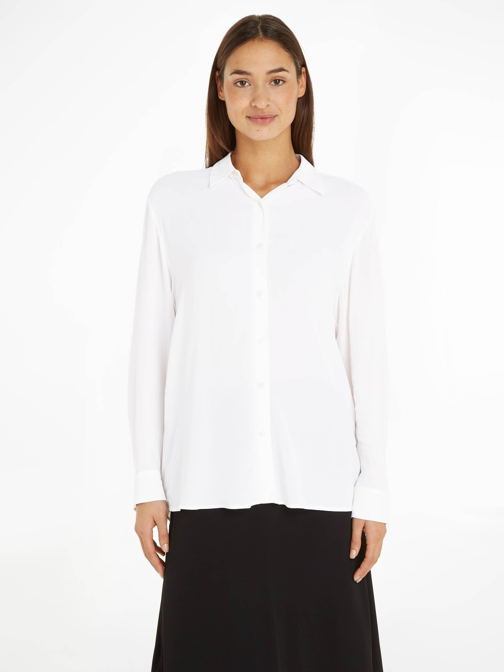 Tommy Hilfiger Hemdbluse »VISCOSE CREPE FLUID SHIRT LS«, mit kleinem Markenlabel auf dem Ärmelabschluss von TOMMY HILFIGER