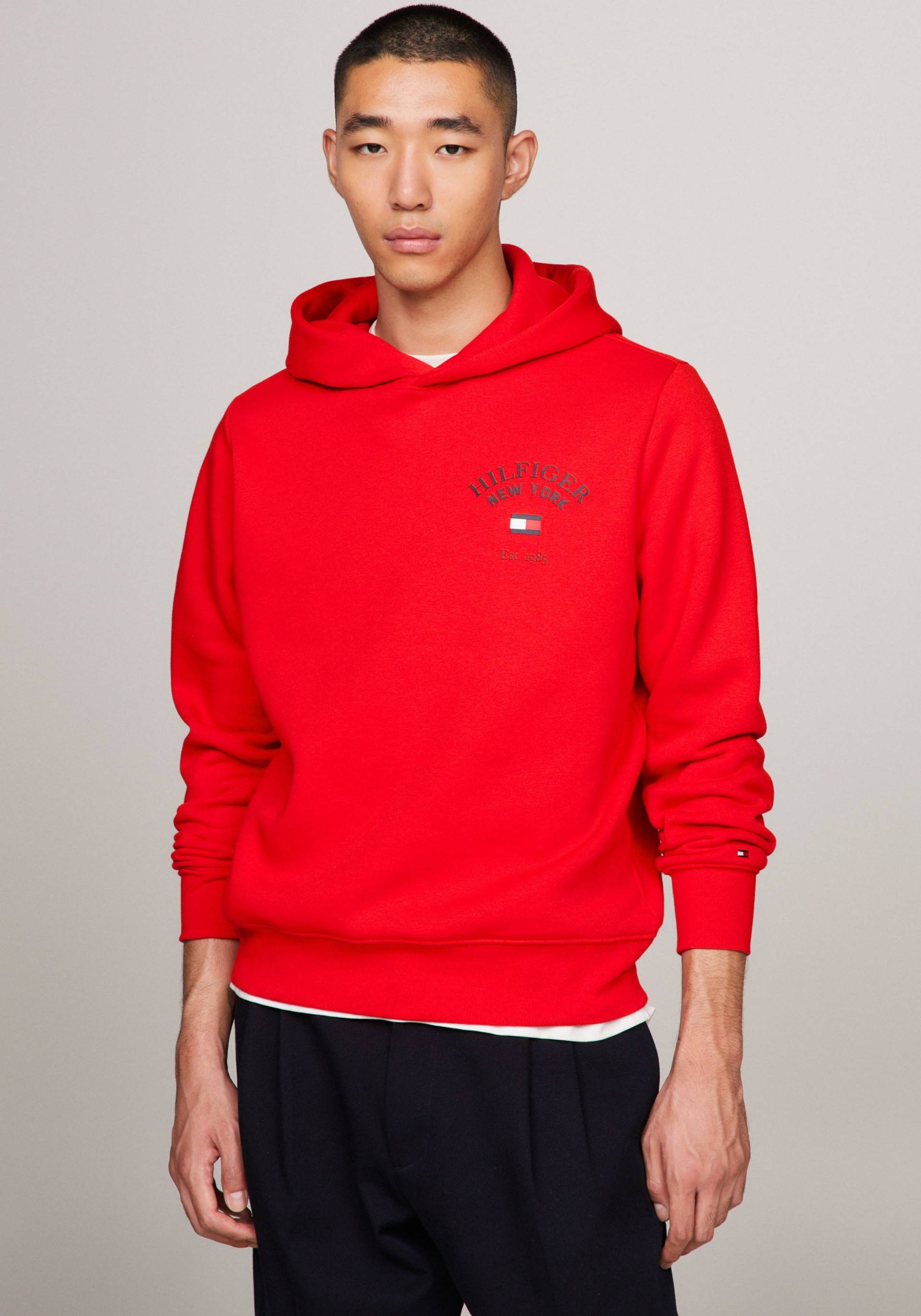 Tommy Hilfiger Hoodie »ARCHED VARSITY HOODY«, von dem Jahr 1985 inspiriert von TOMMY HILFIGER