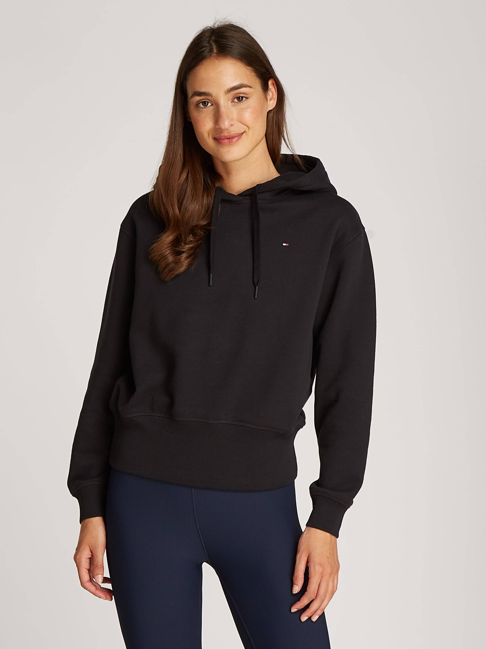 Tommy Hilfiger Kapuzensweatshirt »FLAG ON CHEST MDRN HOODIE«, mit Logo-Flag auf der Brust von TOMMY HILFIGER