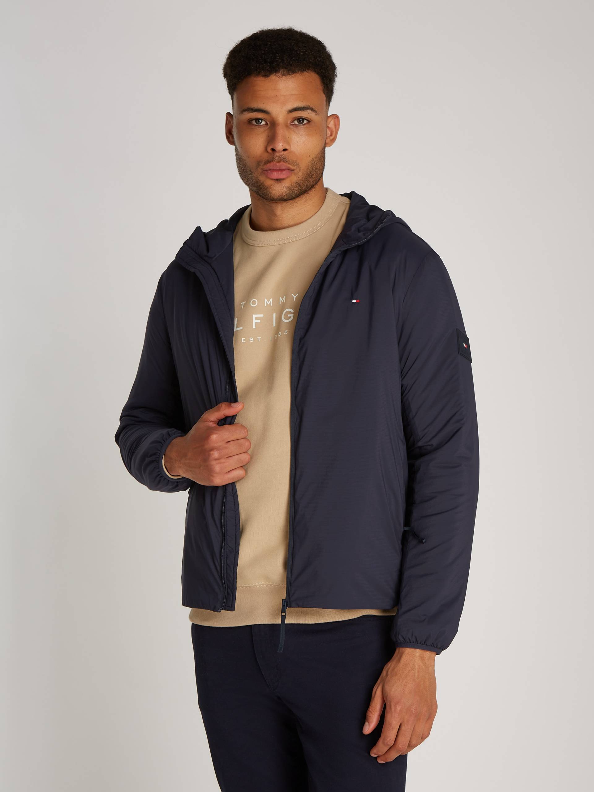 Tommy Hilfiger Kurzjacke »TECH PACKABLE HOODED JACKET«, mit Kapuze, mit Logostickerei von TOMMY HILFIGER